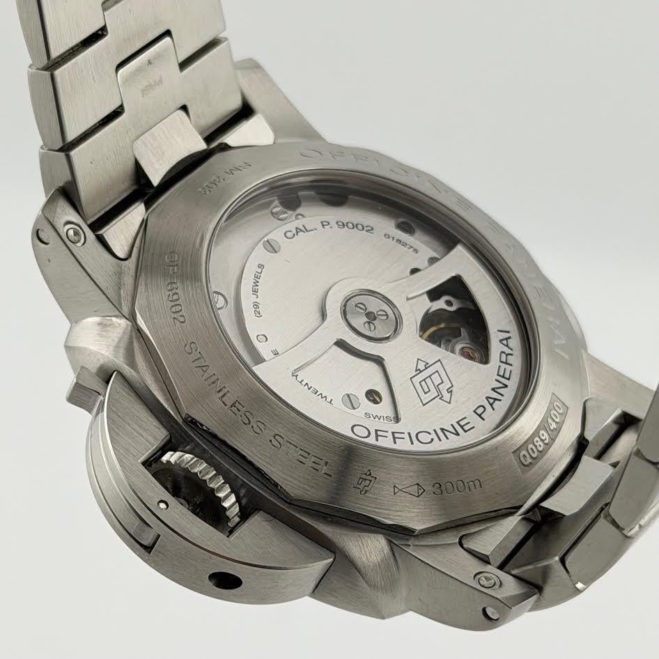 Stil Nummer: PAM00347 / PAM 347



Seriennummer: SM303****



Jahr: 2014

 

Modell: Panerai Luminor 1950 3 Tage GMT Gangreserve

 

MATERIAL des Gehäuses: Rostfreier Stahl 

 

Band: Rostfreier Stahl

 

Lünette: Edelstahl

 

Zifferblatt: