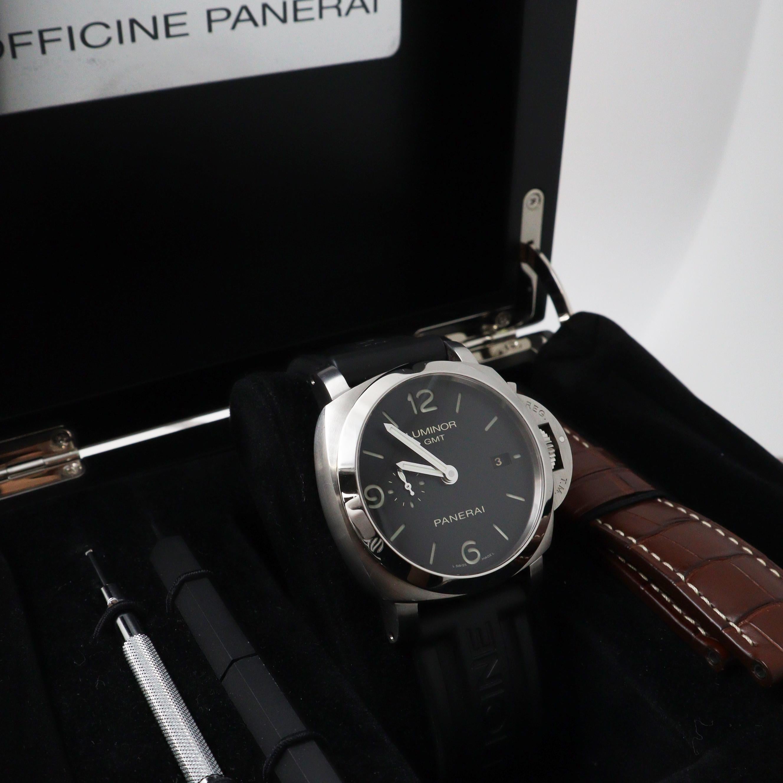 Panerai Luminor 1950 3 Days GMT Steel Black Dial Automatic Mens Watch PAM00320 In Excellent Condition In New York, NY