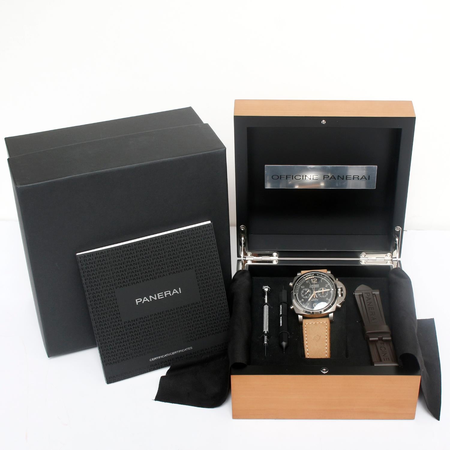 Panerai Luminor 1950  PCYC Regatta 3 Days Titanium Men's Watch PAM 00652 - Automatic chronograph. Brushed titanium ( 47 mm ). Black dial with Arabic numerals hour markers with minute markers around outer rim ; 2 sub-dials. Brown calfskin leather
