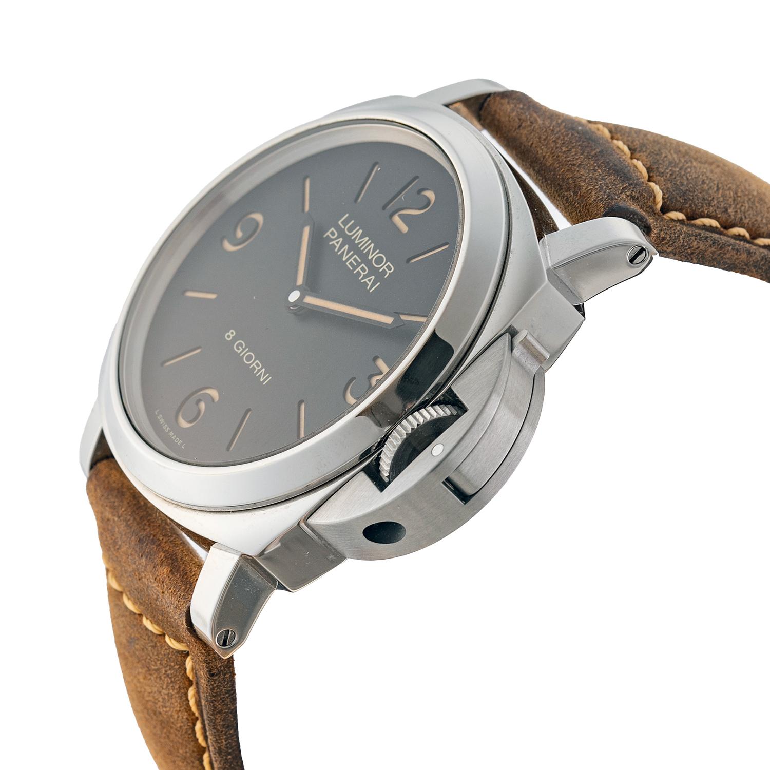 Orologio da polso Panerai Luminor usato (ref. PAM00914), caratterizzato dal movimento a carica manuale calibro P.5000 con una riserva di carica di 8 giorni a piena carica; quadrante nero 