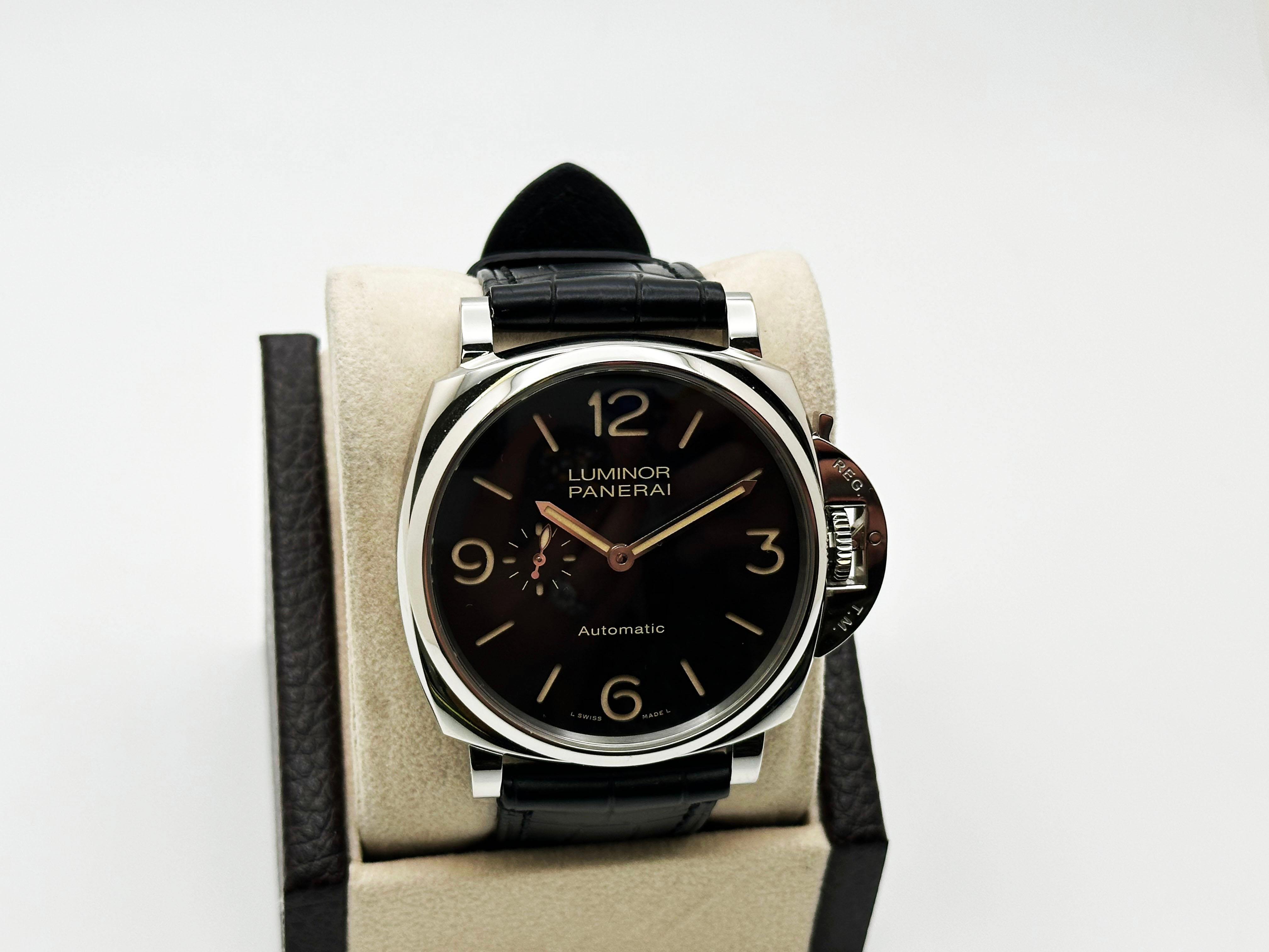 Numero di stile: PAM00674 / PAM674


Model: Panerai Luminor Due 3 Giorni 


Materiale della cassa: Acciaio inossidabile 


Fascia: Fascia in pelle nera 


Lunetta: Acciaio inossidabile 


Quadrante: Quadrante nero 


Volto: Cristallo di zaffiro