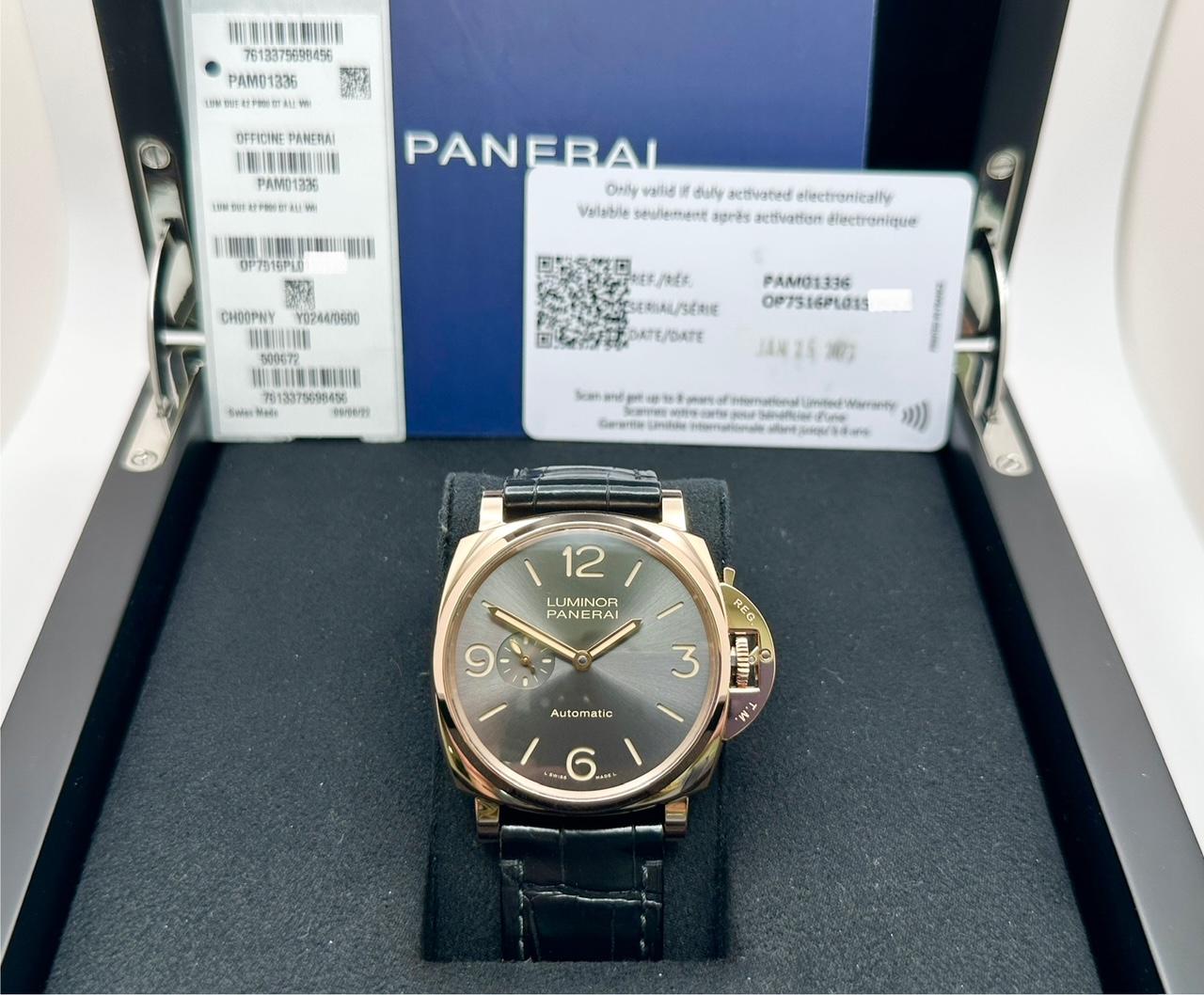 Numéro de style : PAM00675



Année : 2019

 

Modèle : Panerai Luminor Due 3 jours

 

Matériau du boîtier : Or rose 18K

 

Bracelet : Cuir noir

 

Lunette : or rose 18 carats

 

Cadran : gris anthracite 

 

Cristal : cristal saphir

 

Taille