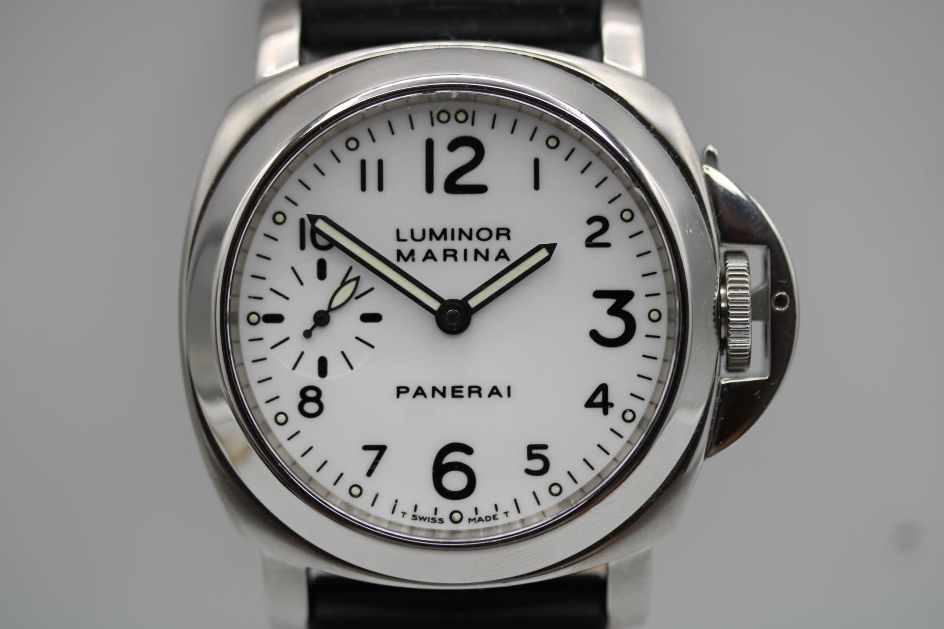 🔥 Panerai Luminor Marina PAM00003 – Limited Edition White Dial  No. 525/1500  Box + 2 Straps
A standout piece in Panerai’s early post-Vendôme production, the PAM00003 Luminor Marina White Dial is a rare and desirable reference. Dated to 1998 via