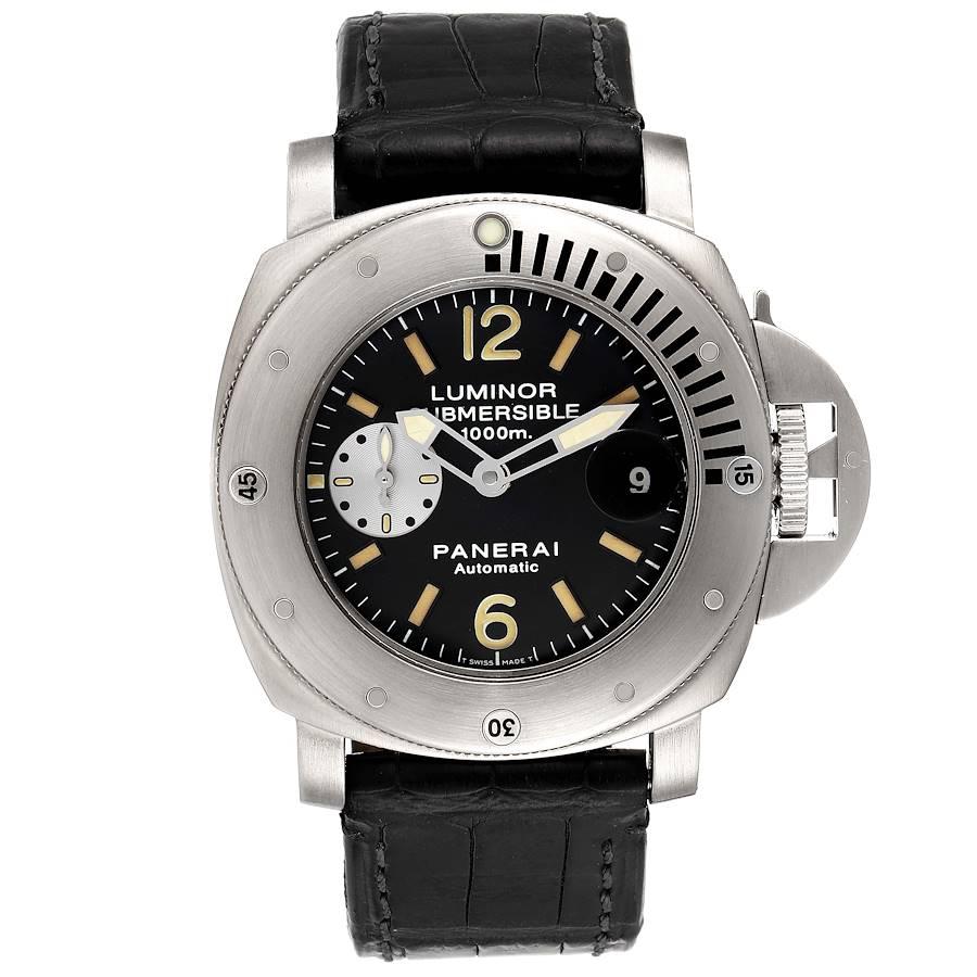 Panerai Luminor Submersible 1000m Stahl Herrenuhr PAM00064 Box Card. Automatisches Uhrwerk mit Selbstaufzug. Zweiteiliges, kissenförmiges Edelstahlgehäuse mit einem Durchmesser von 44,0 mm. Patentierter Kronenschutz von Panerai. Einseitig drehbare