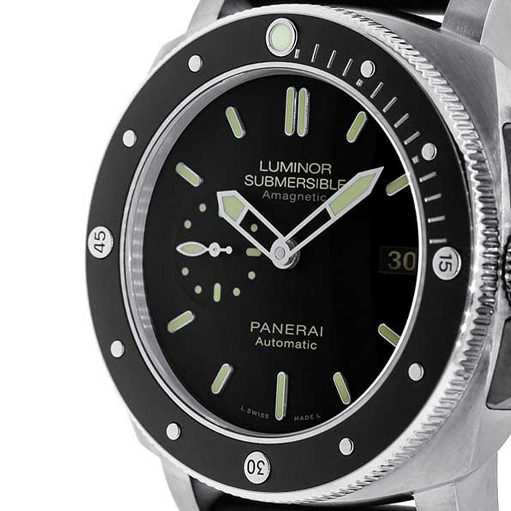 The PAM00389 is a timepiece that perfectly represents the high standard in innovation that Panera sets for its timepieces. The Submersible Amagnetic timepieces are highly resistant to magnetic fields making it a great divers watch. The PAM00389 has