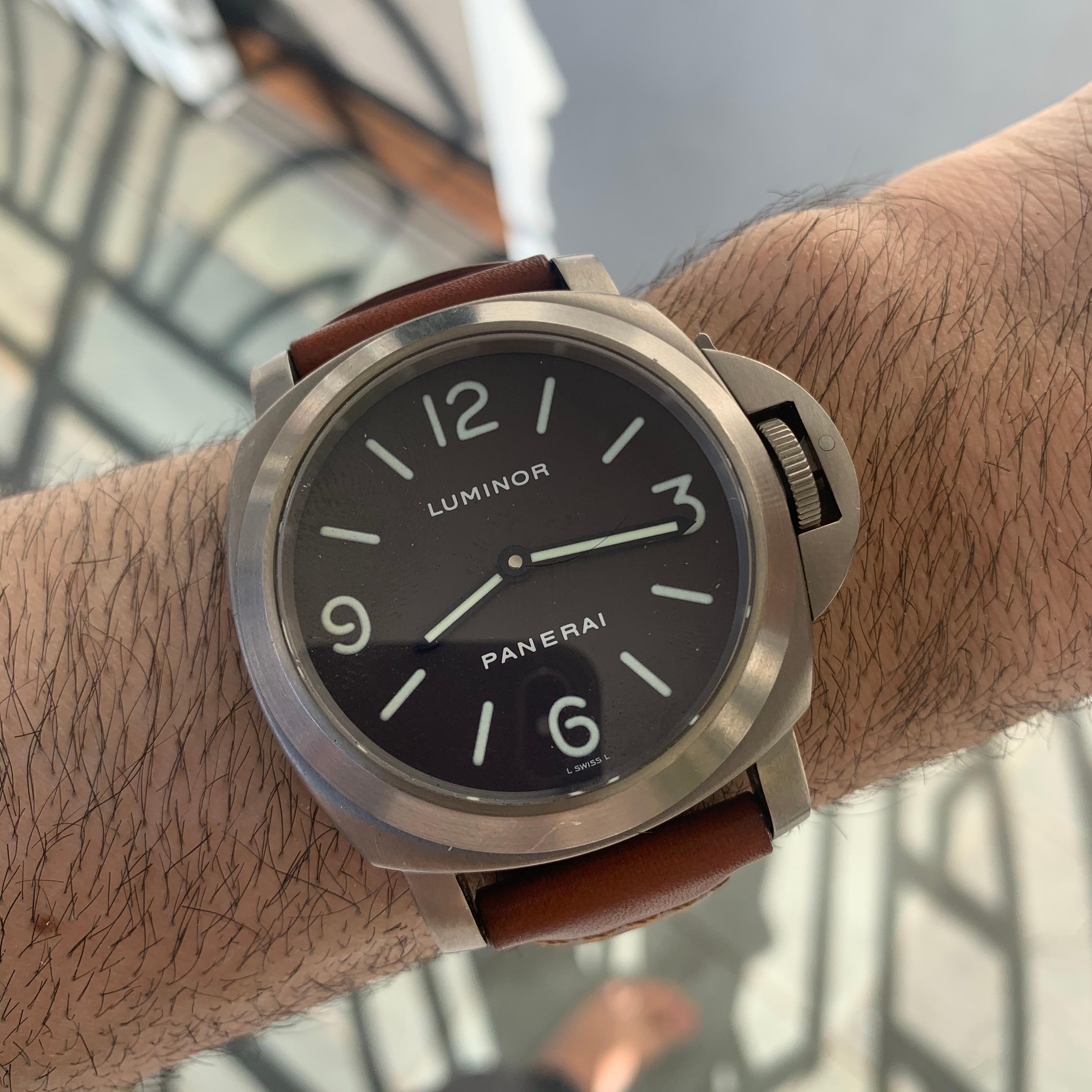 Panerai Pam 116 Luminor Marina 44mm PAM00116

Mint condition - No dings, dents or deep scratches. Used watch that does show signs of wear.

Model = 116 or PAM00116
Serial = F Series - Only 300 F series made


Features:

Dial: TOBACCO Dial

Strap: