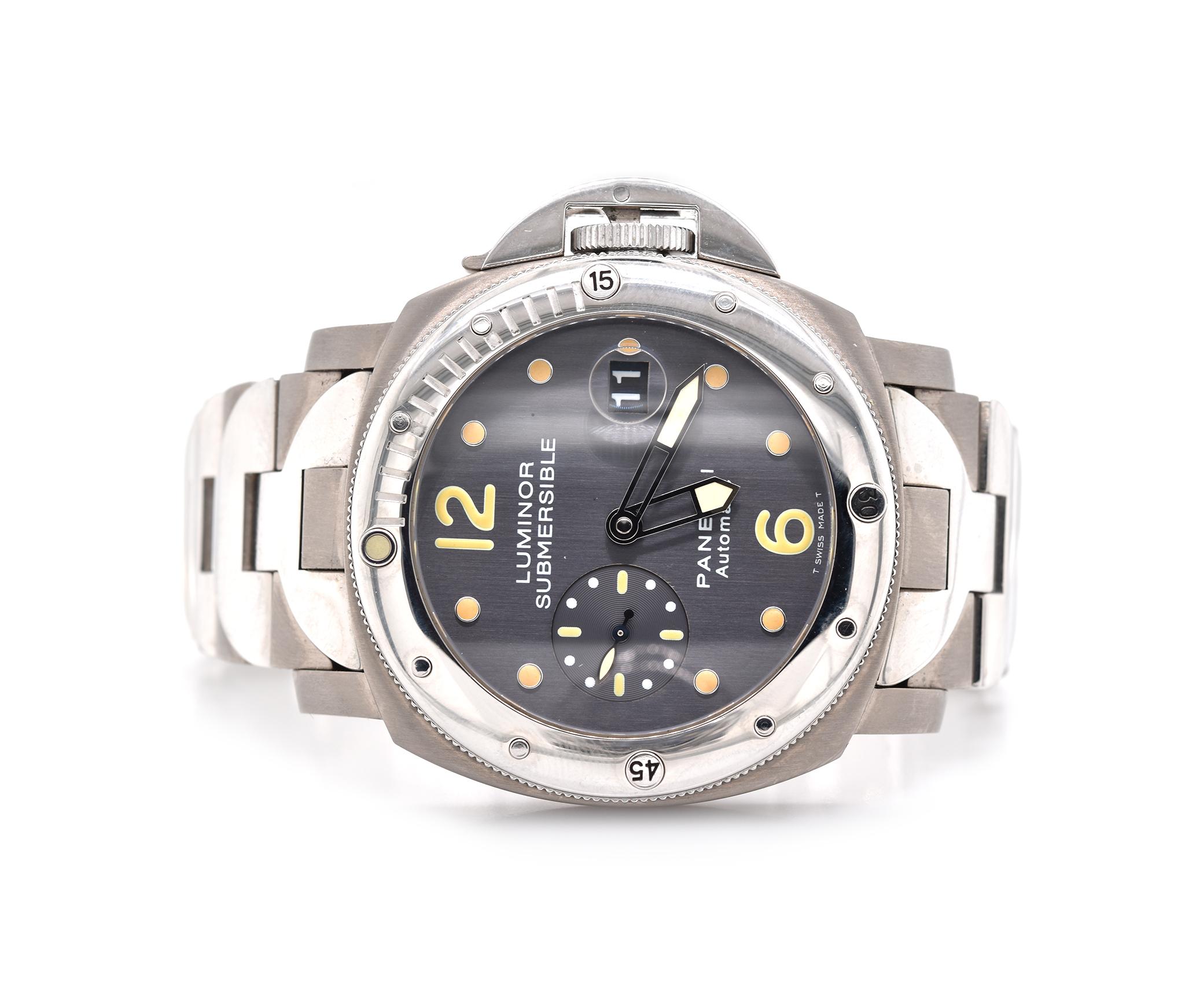 Movement: automatic
Function: Hours, minutes, seconds, date
Case: 44mm titanium case, sapphire crystal, smooth bezel, push-pull crown
Band: titanium bracelet, deployment clasp
Dial: brushed Anthracite dial, with lines running from 12 to 6 and