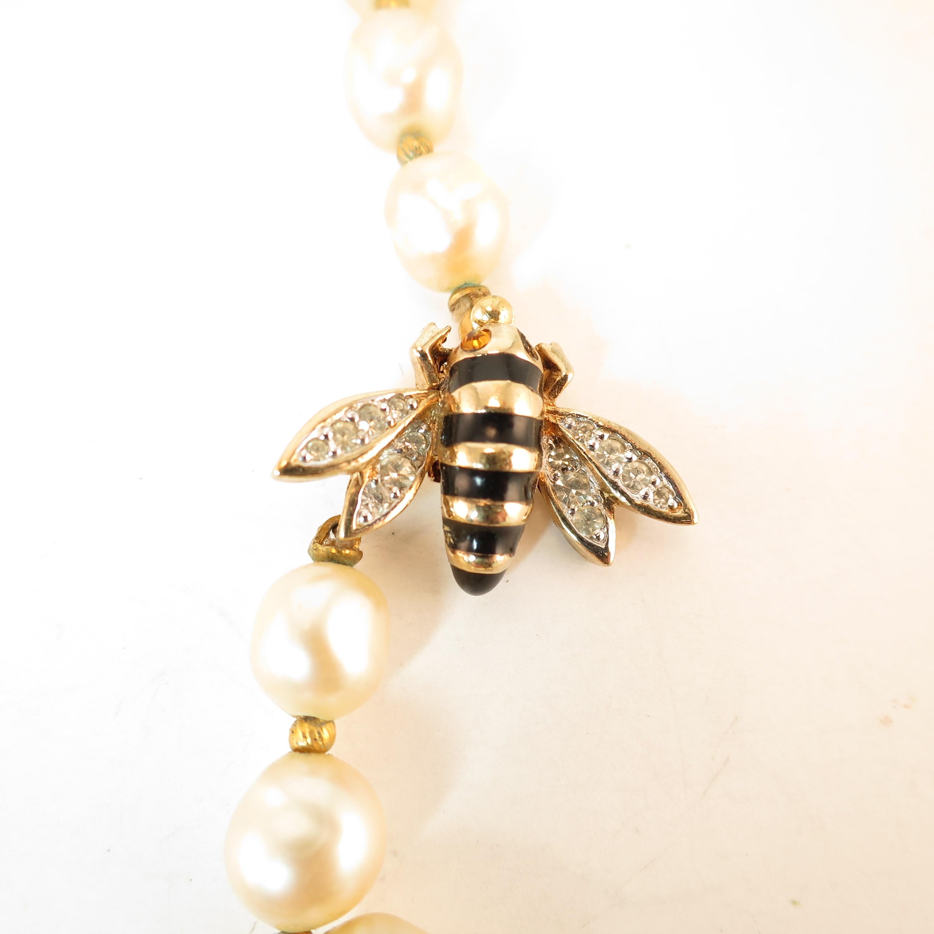Panetta Faux Baroque Pearl Necklace With Enameled Bee Clasp, 1950s For Sale 2
