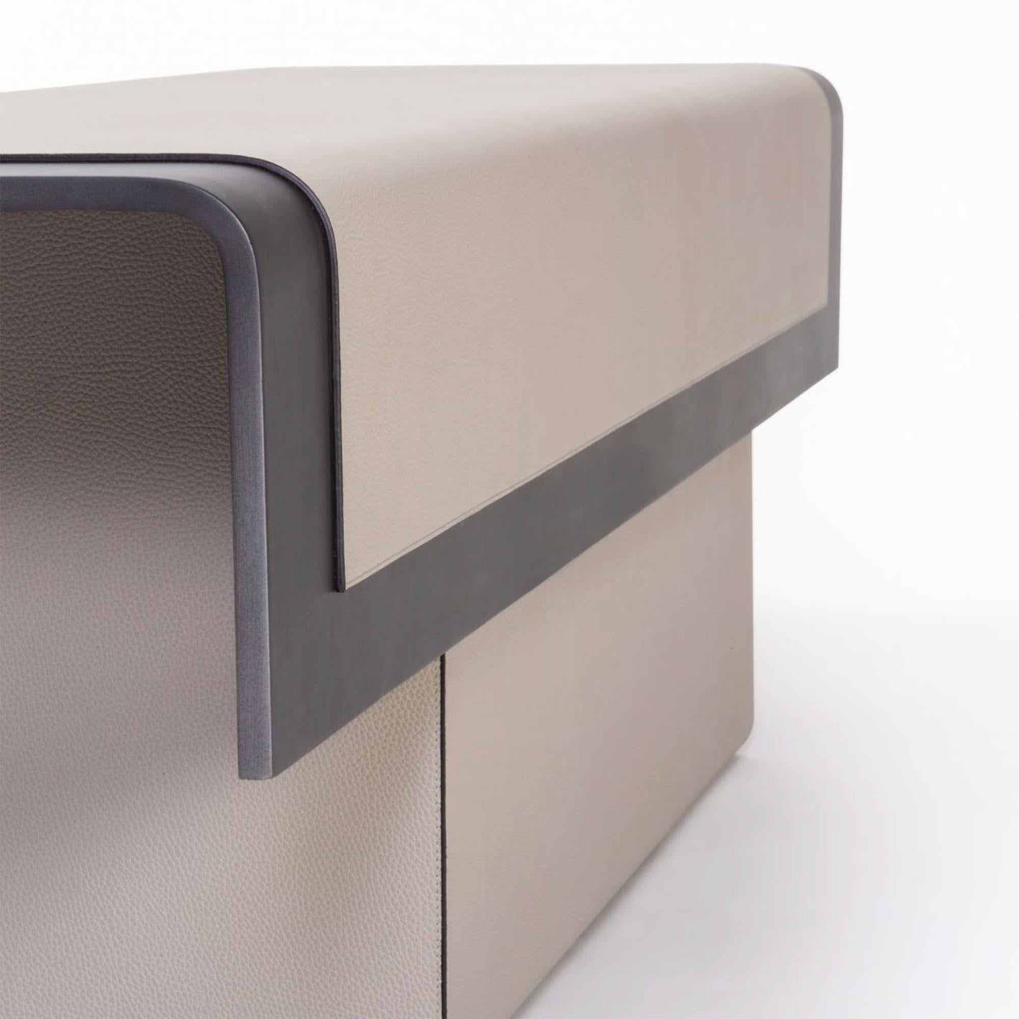 For nearly twenty years, the Giobagnara brand has combined traditional know-how and leading-edge technology to produce elegance of the highest standard. With luxurious creations available in a unique and virtually limitless color palette of leathers