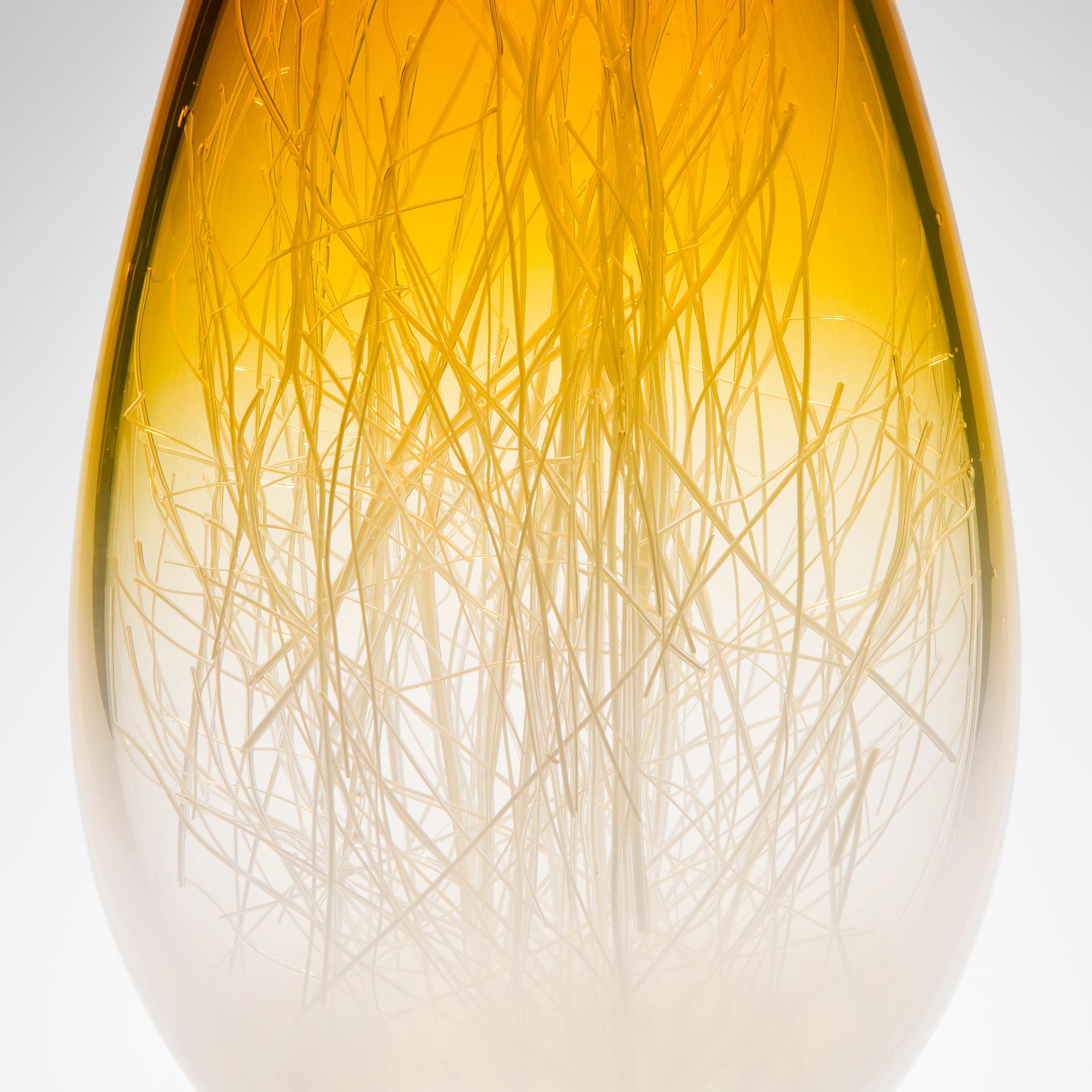 Britannique  Panicum en ambre et blanc, une sculpture en verre unique d'Enemark & Thompson en vente