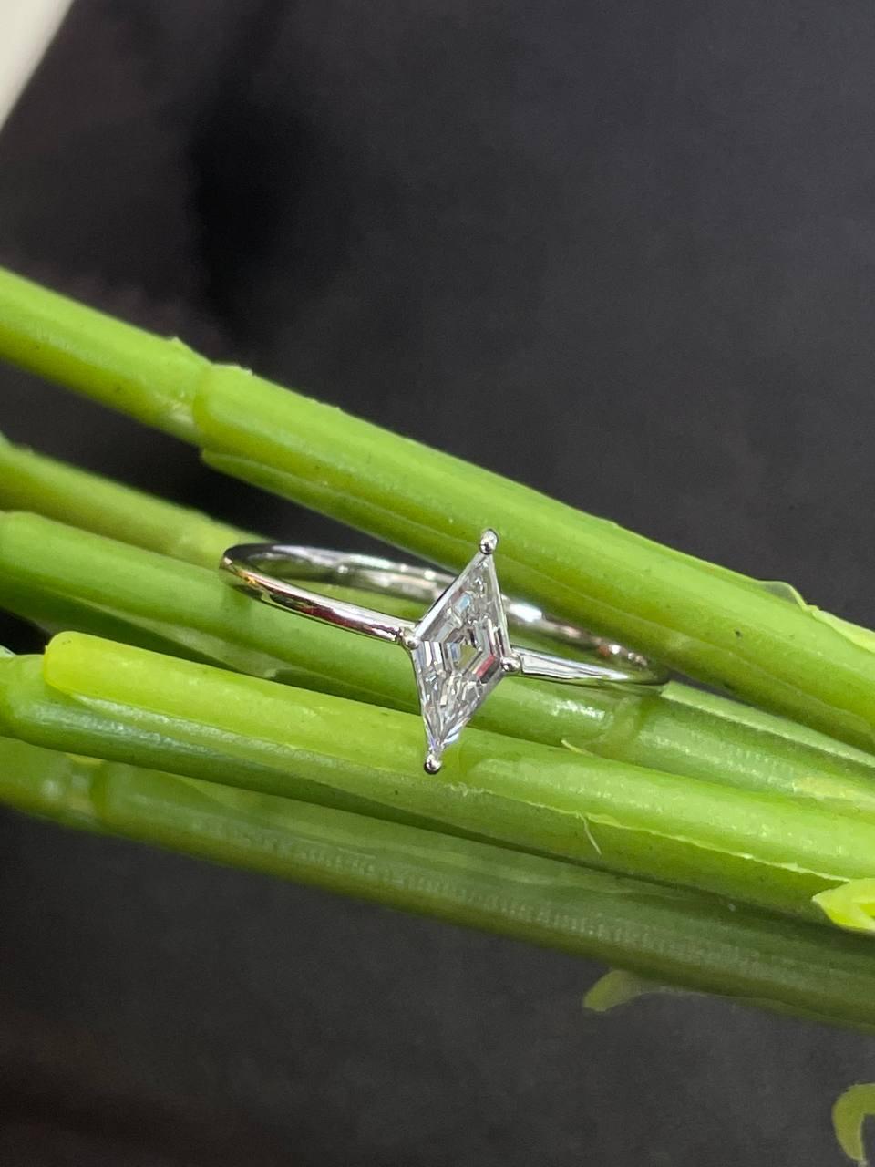 Panim 0.25CTS Kite Shape Diamond 18K White Gold Ring For Sale 2