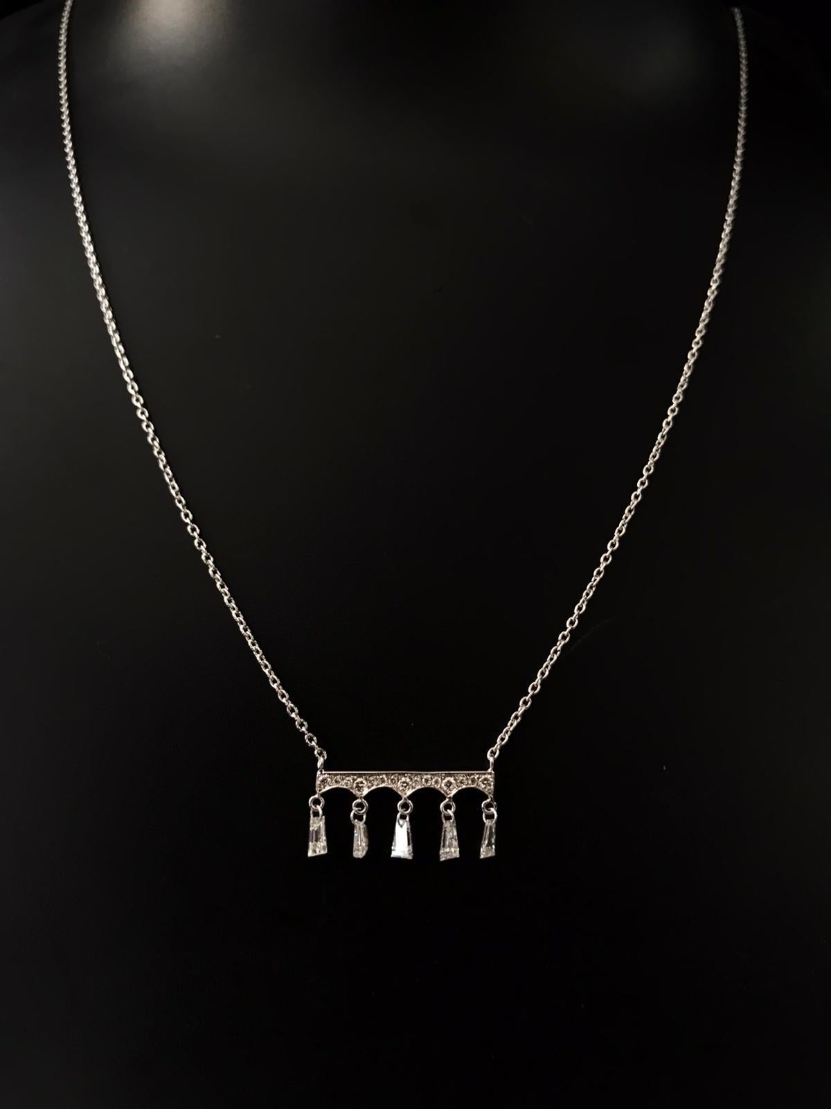 PANIM 0.36 Carat Diamond Baguette Pendant Necklace

This Panim necklace features a stunning diamond baguette pendant that catches the light beautifully. Its sleek and minimalist design makes it perfect for both casual and formal occasions. If you're