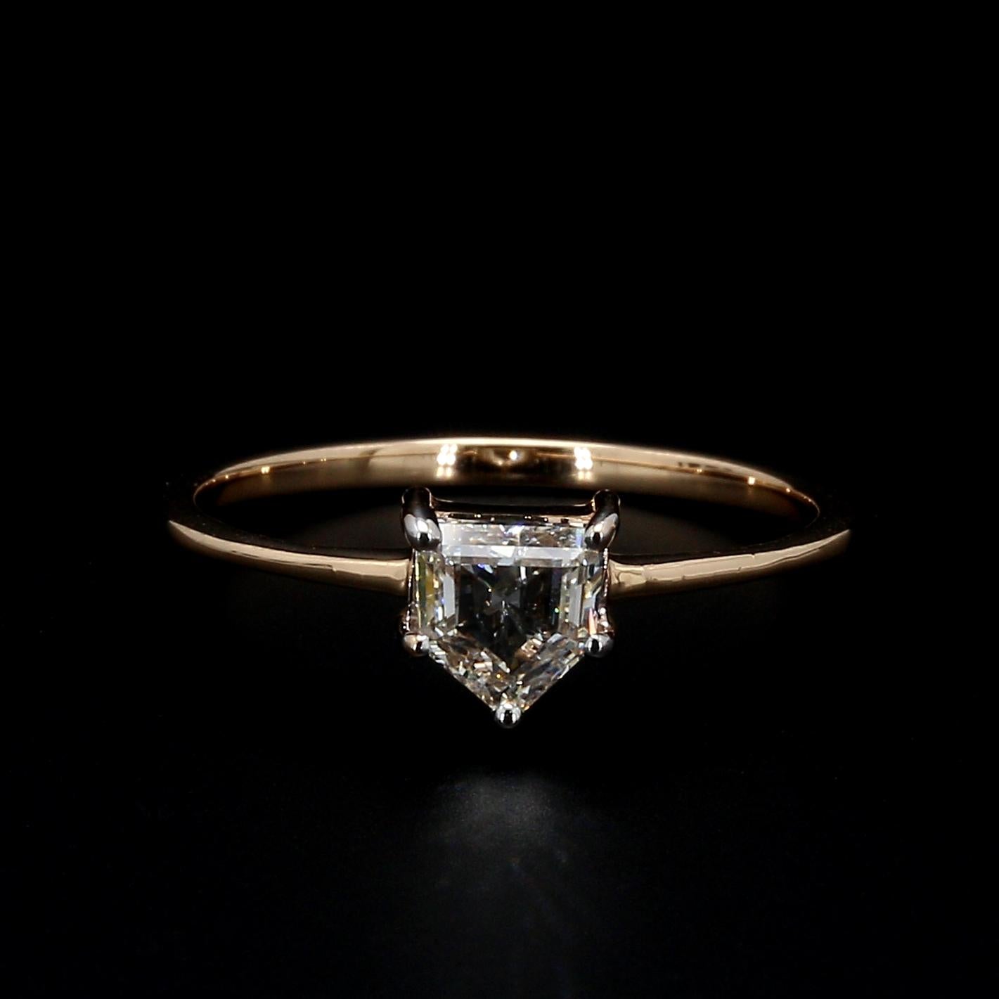 Panim 0.46 Carats Shield shape diamond 18k Yellow Gold Ring For Sale 13