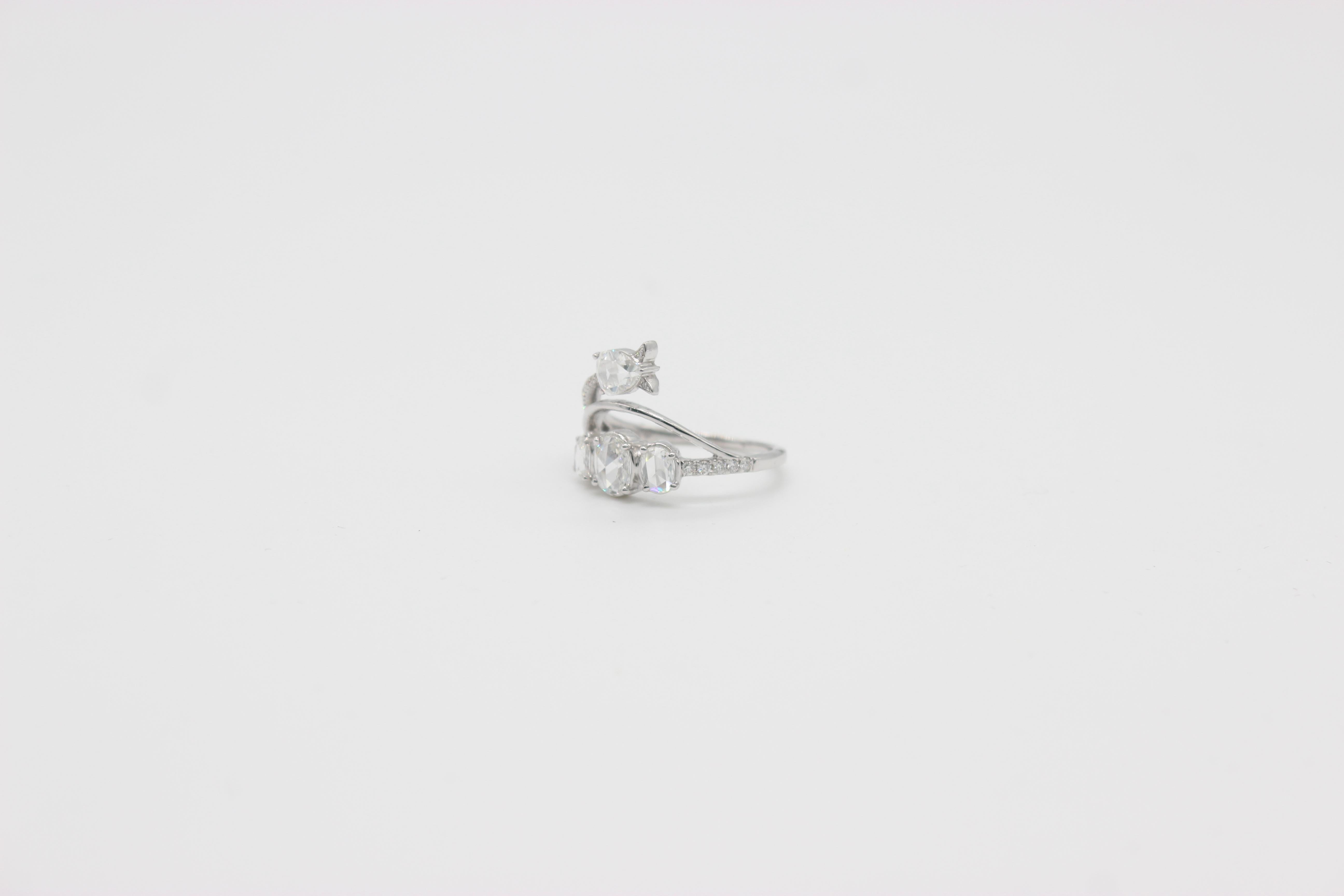 PANIM 1 ct Diamant Rosecut 18K Weißgold Cocktail Ring

Seit Generationen tragen die Menschen Ringe aus der Vergangenheit, der Gegenwart und der Zukunft als Symbol des Lebens und der ewigen Liebe. Diese Ringe sind so einzigartig und von Herzen