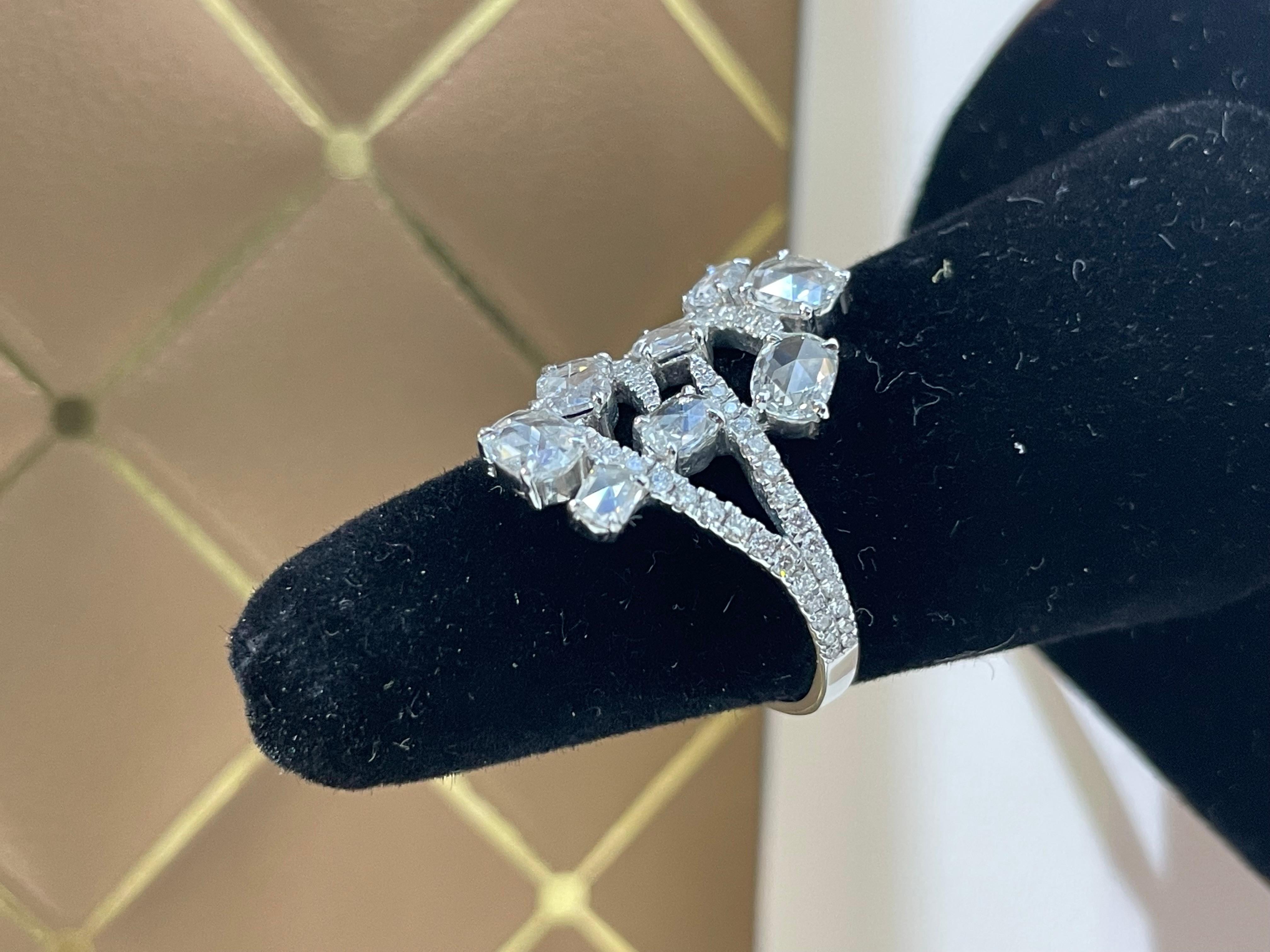 PANIM Bague à fleurs en or blanc 18 carats avec diamants ovales de 1,39 carat, taille rose en vente 5