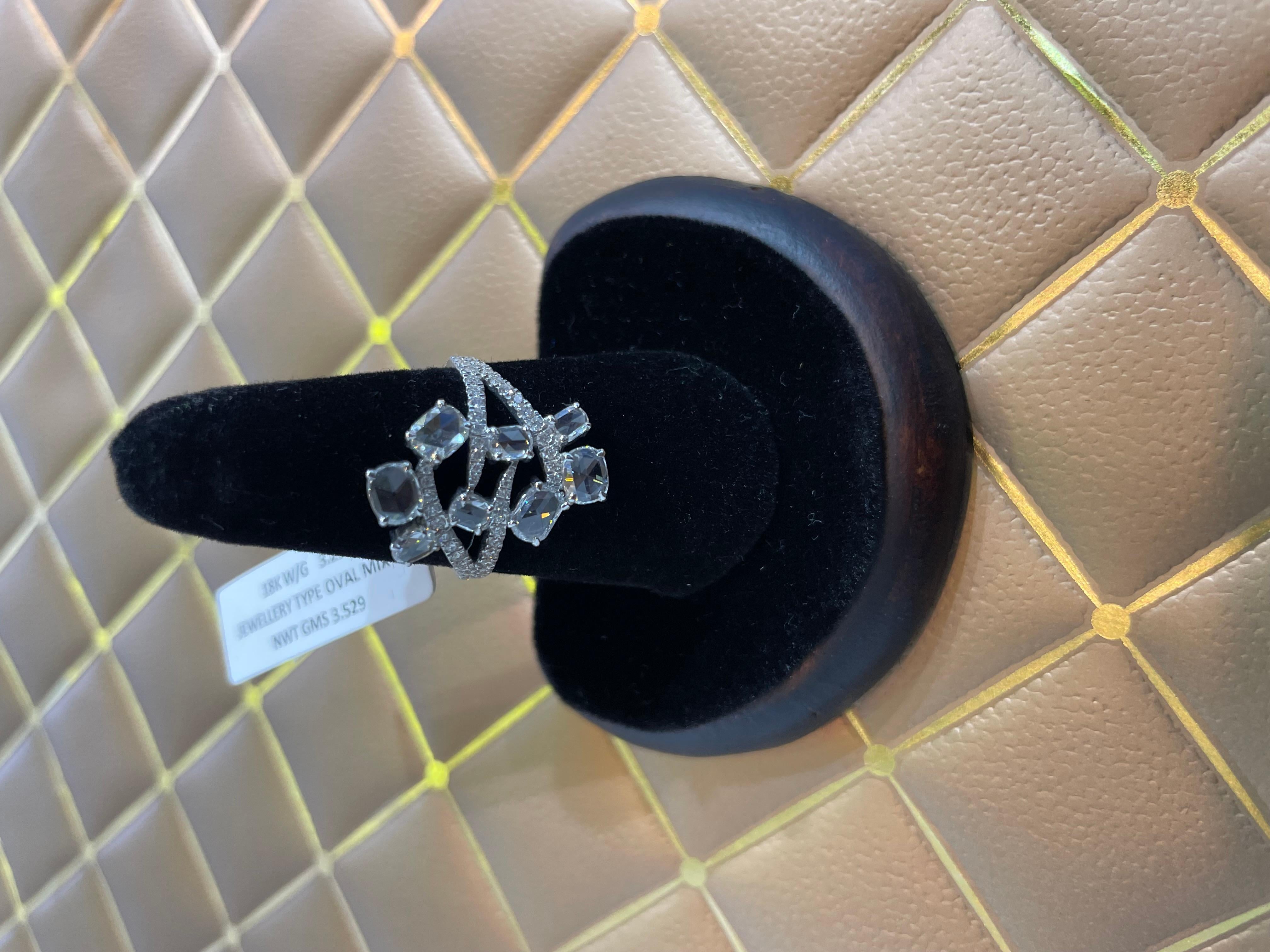 PANIM Bague à fleurs en or blanc 18 carats avec diamants ovales de 1,39 carat, taille rose en vente 7