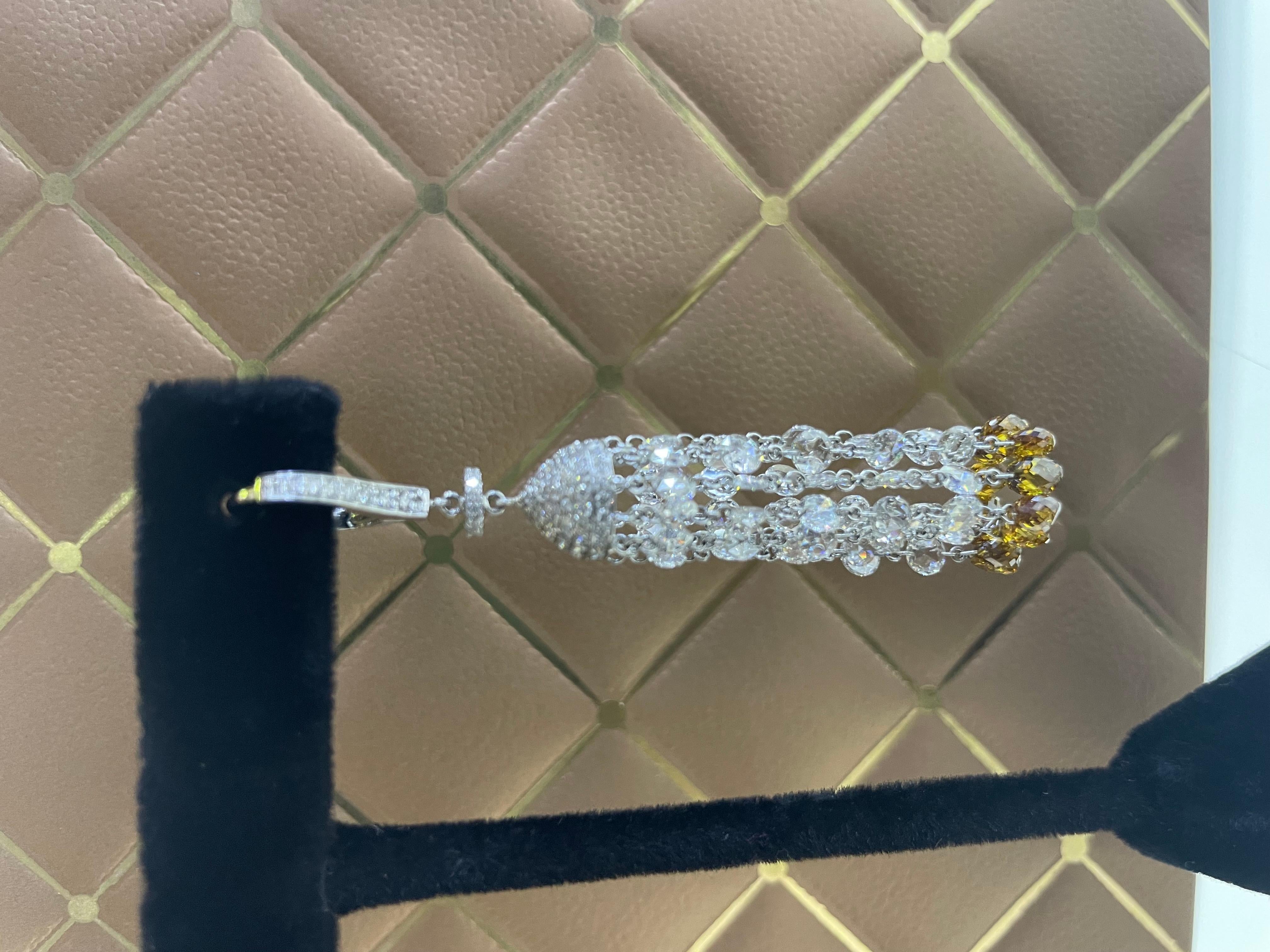 PANIM Boucles d'oreilles à glands en or blanc 18 carats avec diamant de 17,57 carats en rosace en vente 1