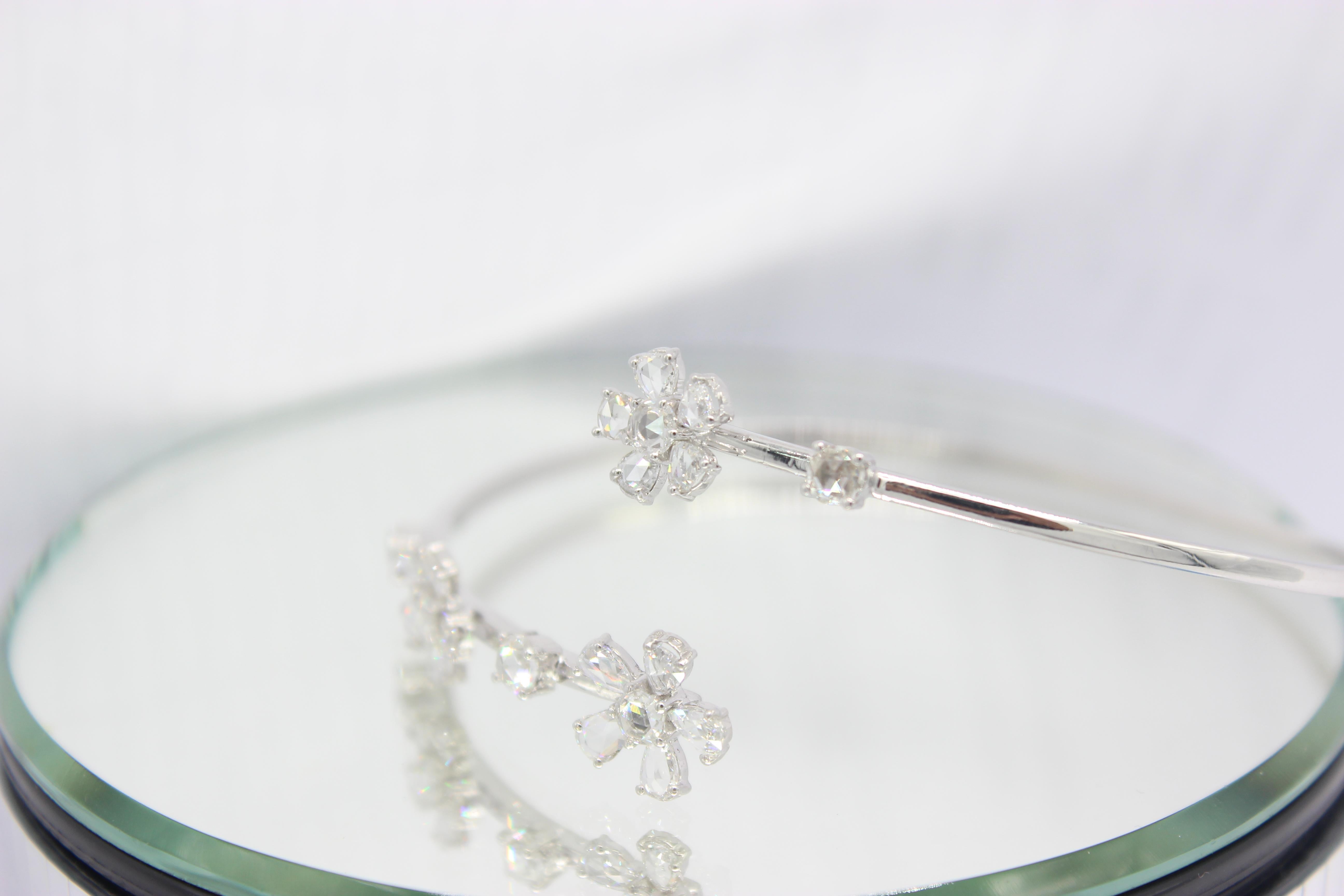 Taille rose PANIM Bracelet jonc à fleurs en or blanc 18 carats avec diamants taille rose de 1,76 carat en vente
