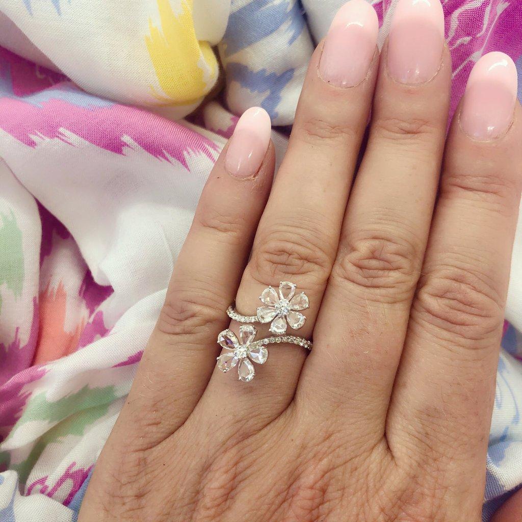 PANIM 18 Karat White Gold Diamond Rosecut Floral Ring In New Condition For Sale In Tsim Sha Tsui, Hong Kong