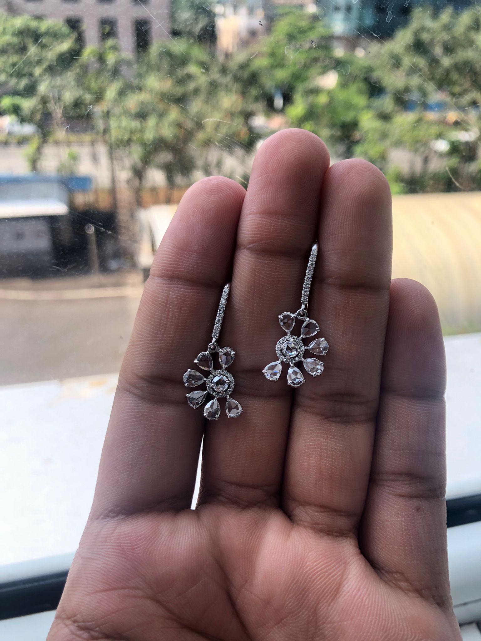 PANIM Orecchini floreali con diamante Rosecut in oro bianco 18k in vendita 1