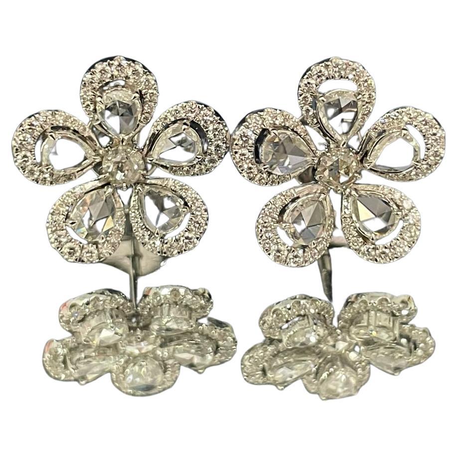 Orecchini Panim Rosecut con diamante e fiore piccolo in oro bianco 18 carati



Questi splendidi orecchini a fiore piccolo con diamante rosato sono unici nel loro genere e realizzati a mano.

Realizzati in oro bianco 18 carati, questi orecchini sono