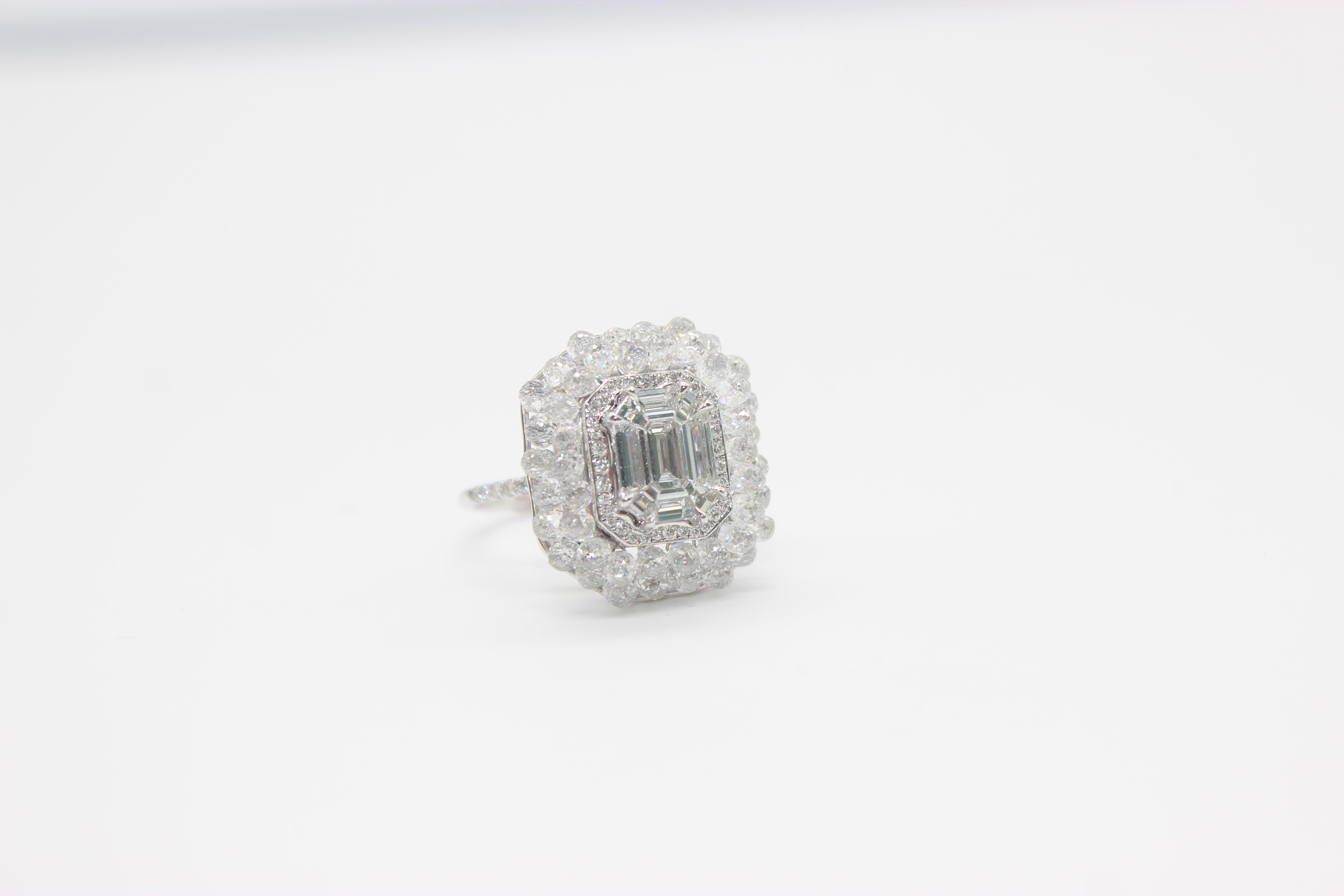 PANIM Bague cocktail en or blanc 18 carats avec briolette blanche et diamant d'illusion

Cette bague en diamant massif brille de mille feux ! Ce motif en grappe caractéristique de Panim recouvre entièrement le doigt d'un éclat blanc glacé, et le