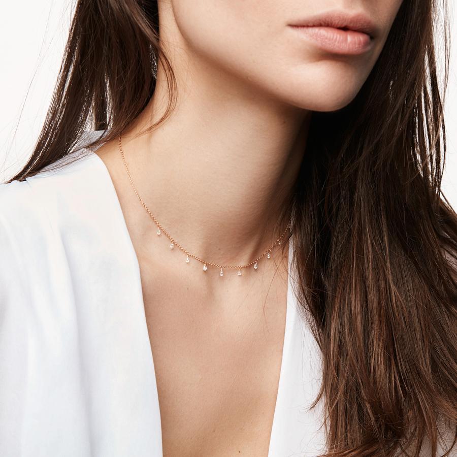 PANIM 1 Karat Mille Etoiles Halskette mit 10 baumelnden Diamanten aus 18Karat RoseGold

Sehr zart, aber mit 1 Karat Diamanten!

Diese Halskette besteht aus 10 weißen Diamanten, die als 
