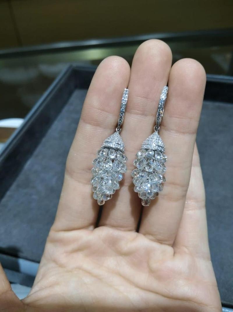 Modern PANIM 20 Carat Briolette Diamond Chandelier Grape Earrings in 18 Karat Gold For Sale
