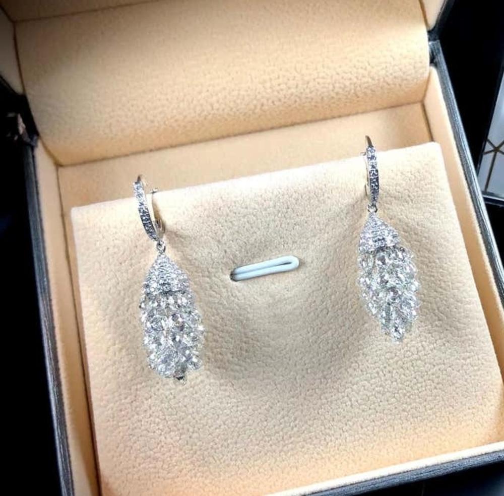 Briolette Cut PANIM 20 Carat Briolette Diamond Chandelier Grape Earrings in 18 Karat Gold For Sale