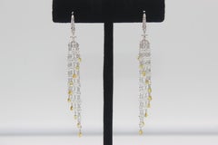 PANIM Orecchini con nappe in oro bianco 18 carati con diamanti Briolette da 23,18 carati