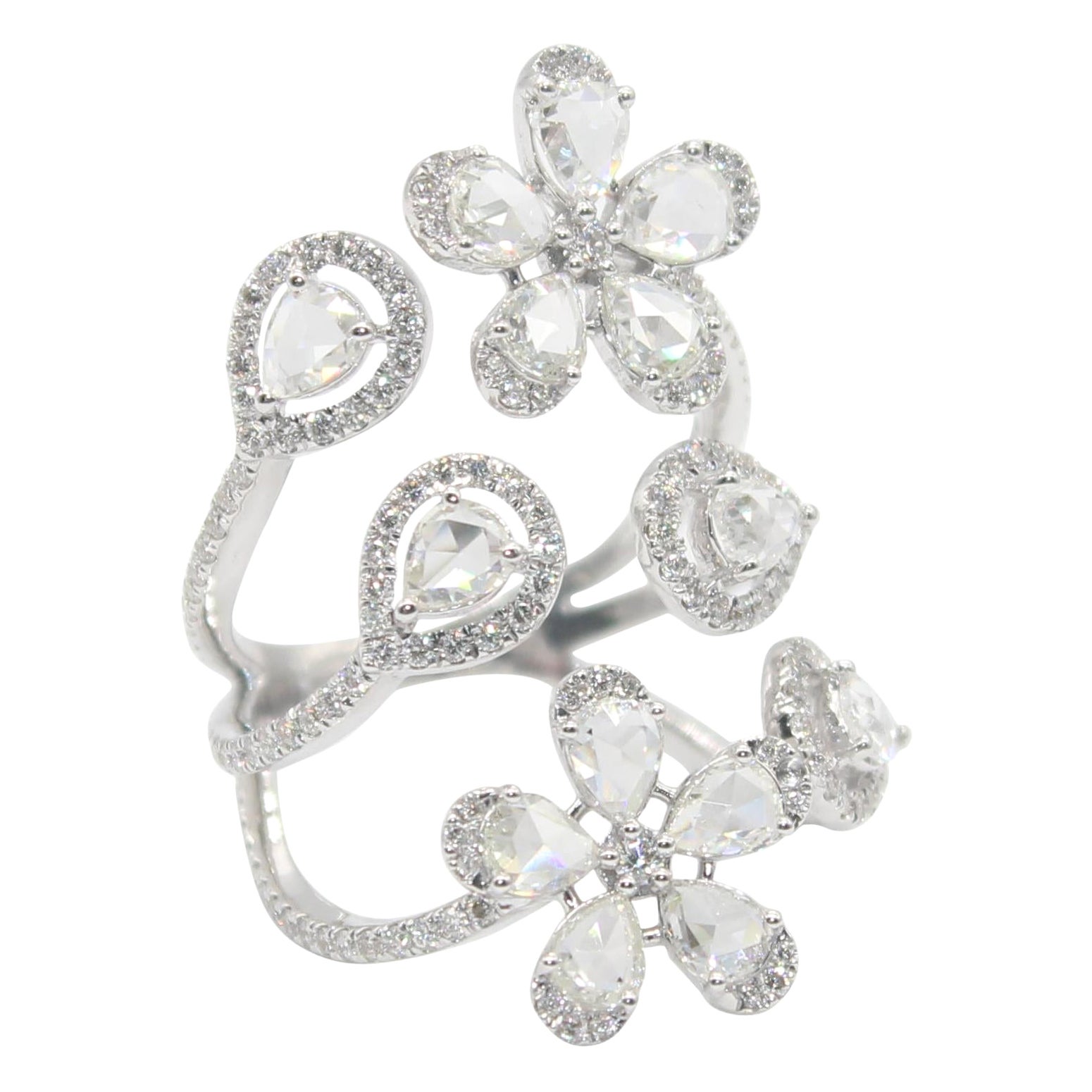 PANIM Anello floreale in oro bianco 18K con diamante a forma di pera da 2,65 carati