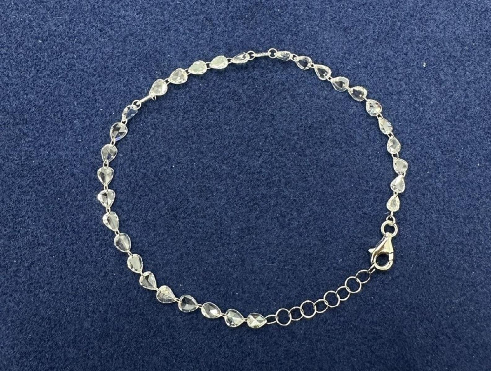 PANIM Bracelet 3.00 Carats or blanc 18k diamant taille rose

Voici le bracelet de 3,00 carats en or blanc 18k à diamant taillé en rose, un véritable chef-d'œuvre de l'artisanat de la haute joaillerie. Ce magnifique bracelet présente un total de 3,00
