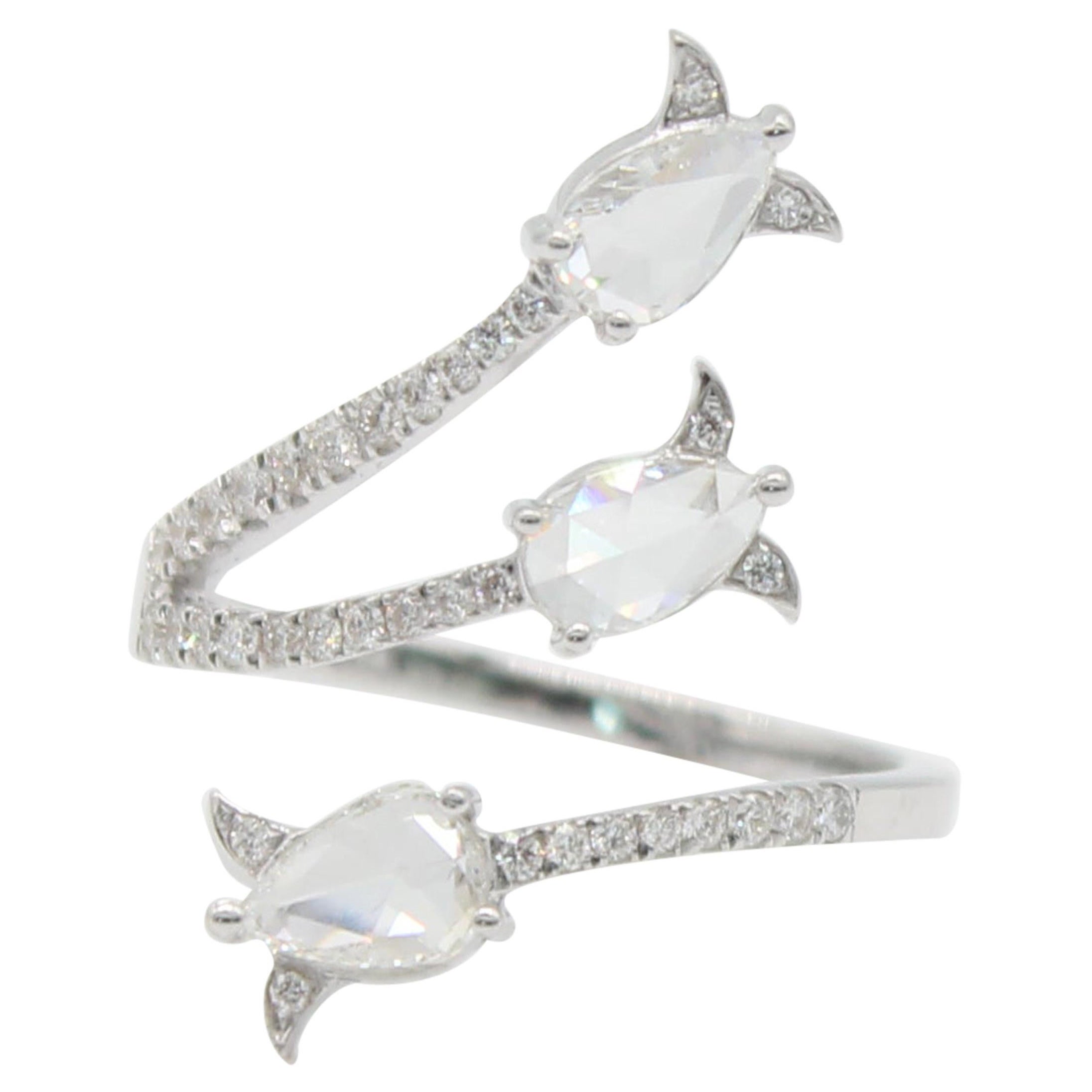 PANIM Anello a fascia con 3 pietre e diamante Rosecut in oro bianco 18 carati in vendita