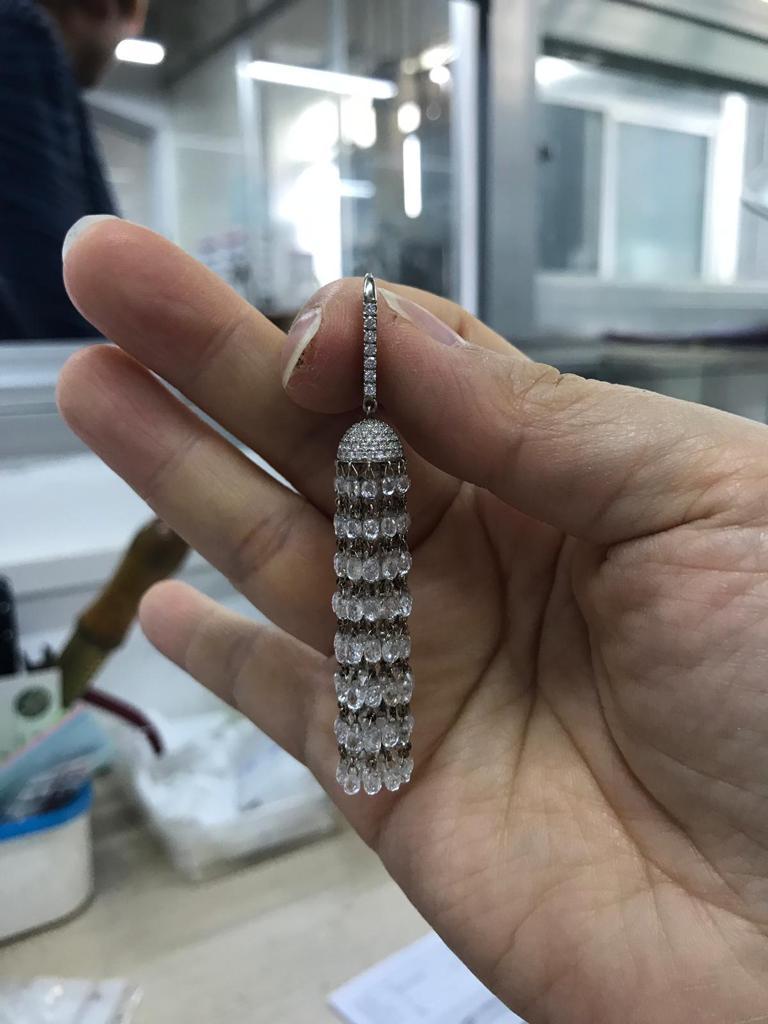 PANIM Boucles d'oreilles à pompon en or blanc 18 carats avec briolette de diamants 30 carats en vente 1