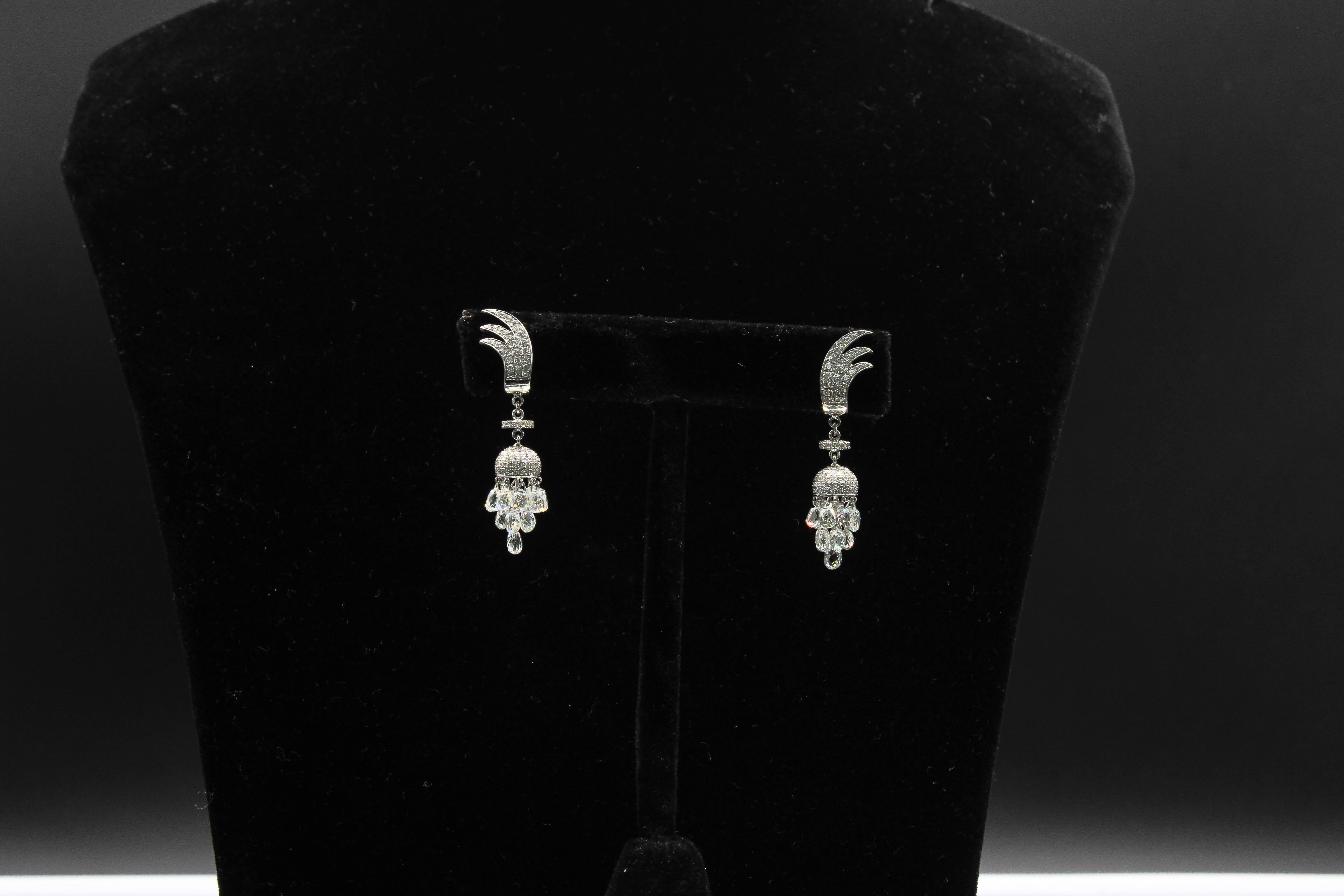 PANIM Orecchini con diamanti in miniatura in oro bianco 18K da 7,46 carati

Aggiungi un po' di pepe al tuo abbigliamento quotidiano con i nostri orecchini a goccia in miniatura, dove potrai sfoggiare orecchini pendenti con diamanti a forma di goccia