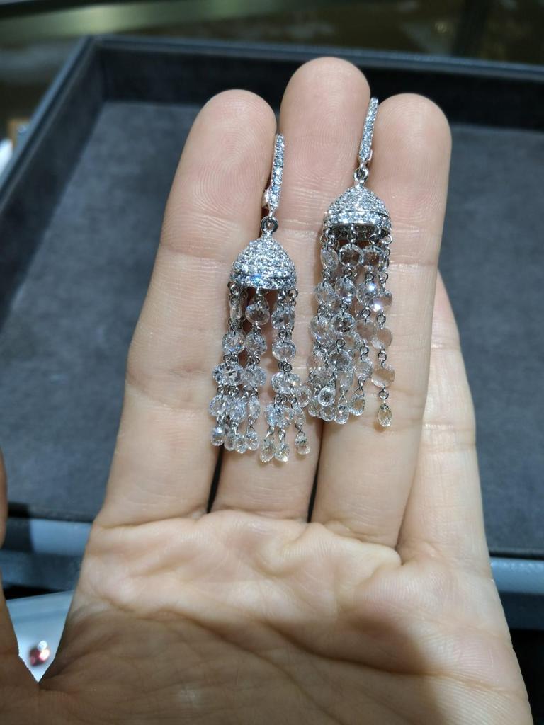 PANIM Orecchini con nappe in oro bianco 18 carati 8,63 carati Classic Rosecut

Orecchini di diamanti con nappe I Panim Creations Gioielli con diamanti

Ogni singolo diamante rotondo con taglio a rosa di questi orecchini con diamante a nassa è stato