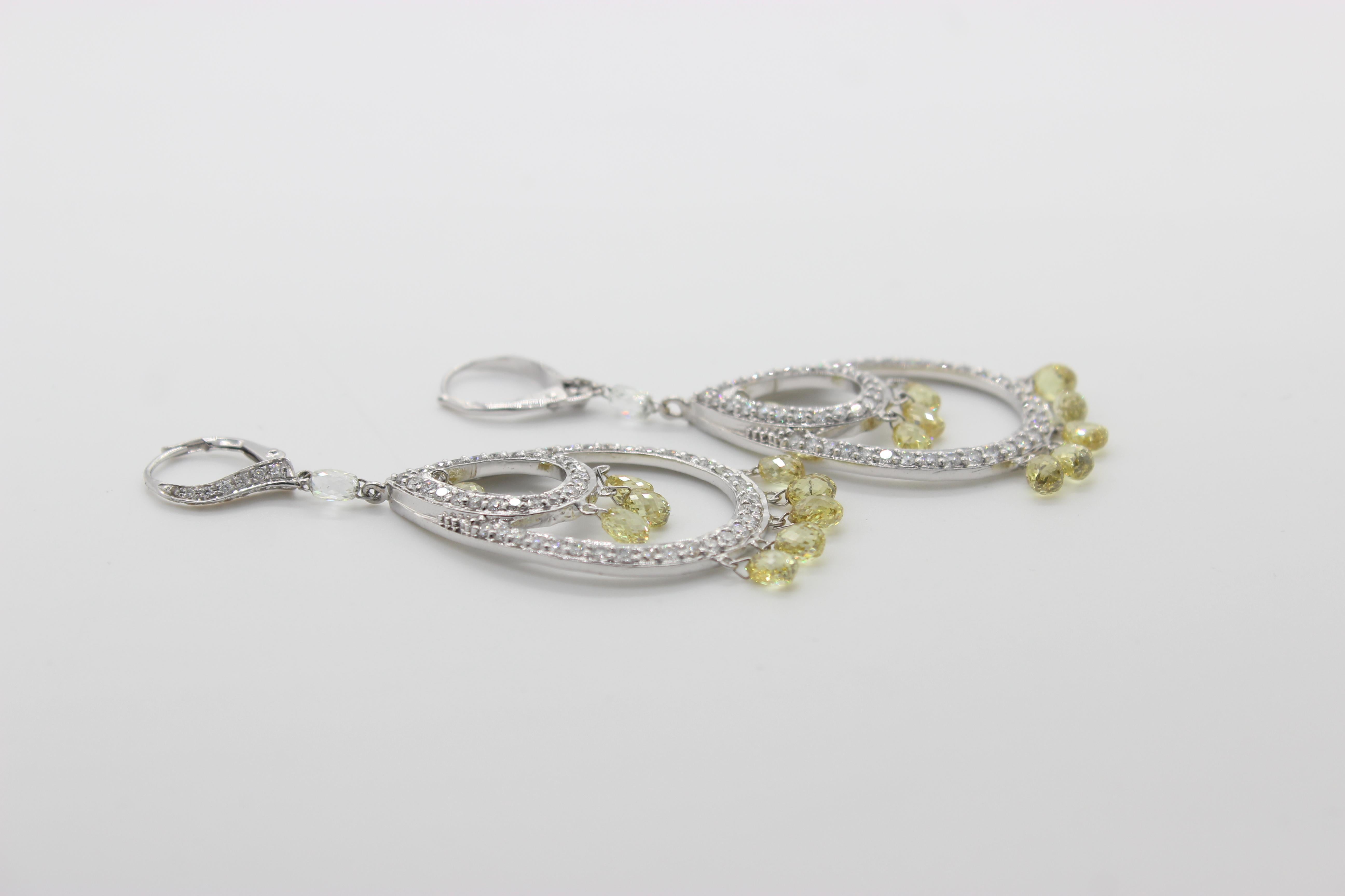 PANIM Boucles d'oreilles pendantes fantaisie en or blanc 18 carats avec briolettes et diamants Neuf - En vente à Tsim Sha Tsui, Hong Kong