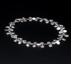 PANIM Blumenarmband aus 18 Karat Weißgold mit Diamanten im Rosenschliff in Mischform