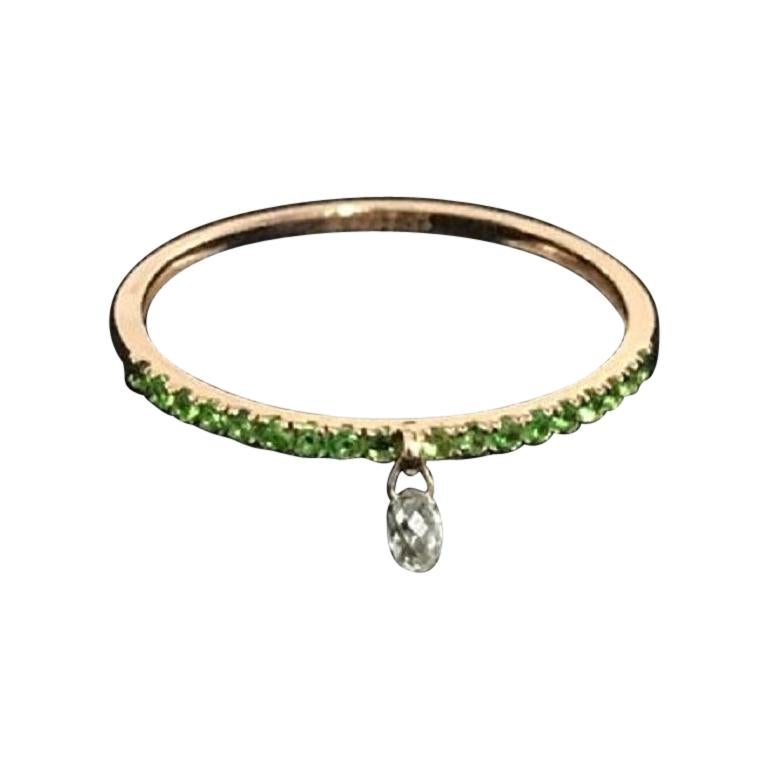 PANIM Mono Diamond Briolette & Emerald 18K Rose Gold Dangling Ring

Inspired by the beauty of a rain drop, Our eccentric Dangling diamond ring is an absolute show-stopper. It has 1 pieces Rain Drops White Diamond Briolette's set with Green Emeralds