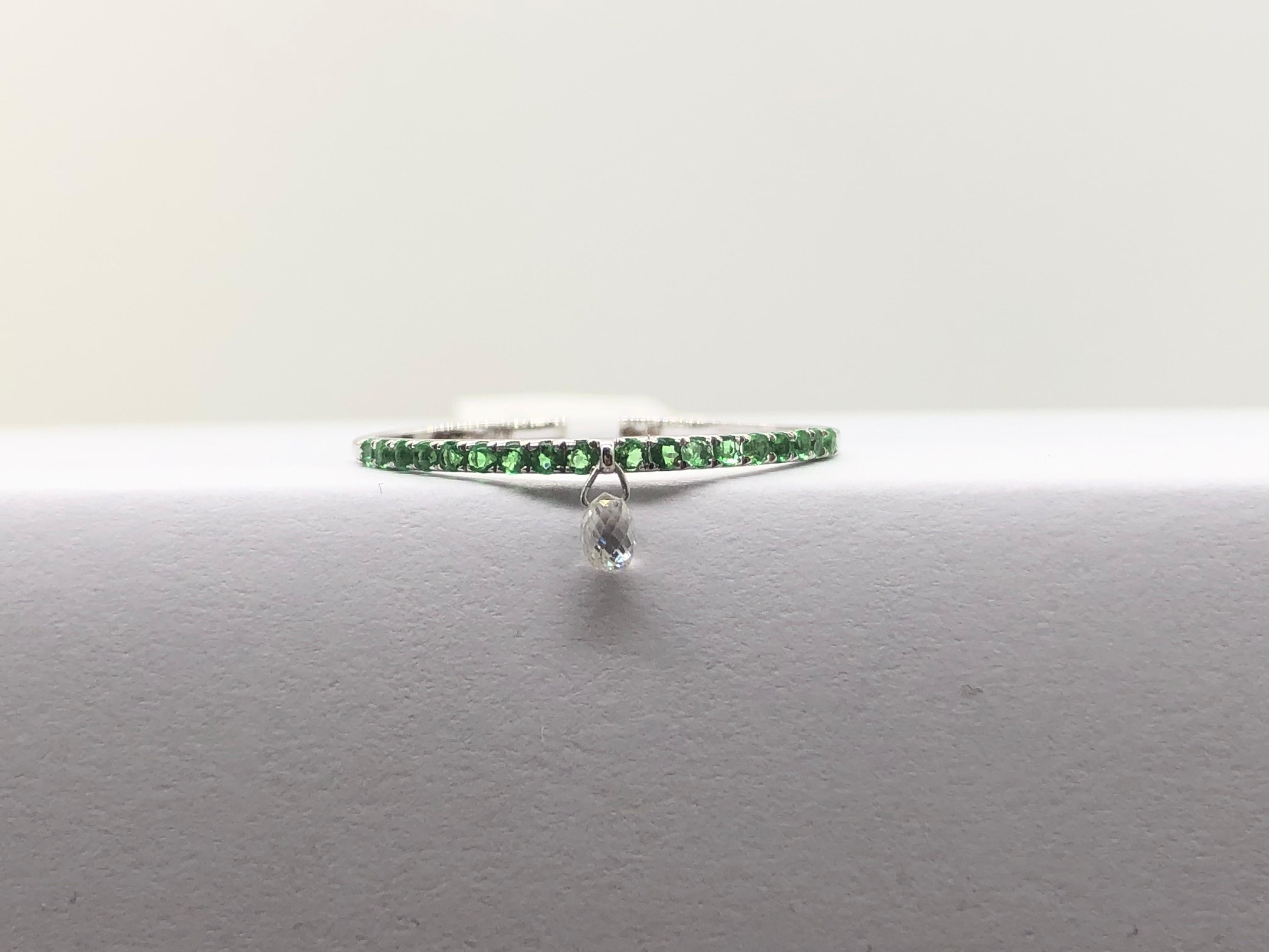 Modern PANIM Mono Diamond Briolette & Emerald 18K White Gold Dangling Ring For Sale