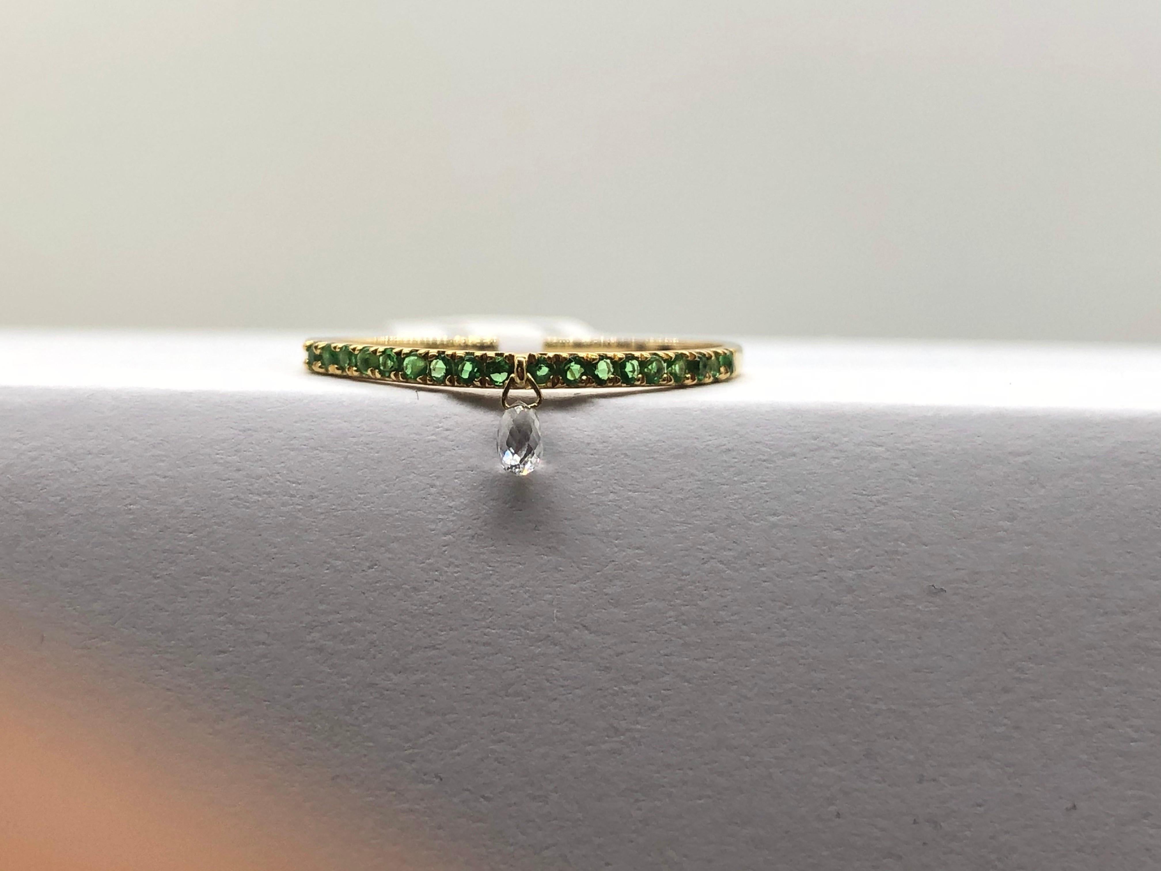 Modern PANIM Mono Diamond Briolette & Emerald 18K Yellow Gold Dangling Ring For Sale