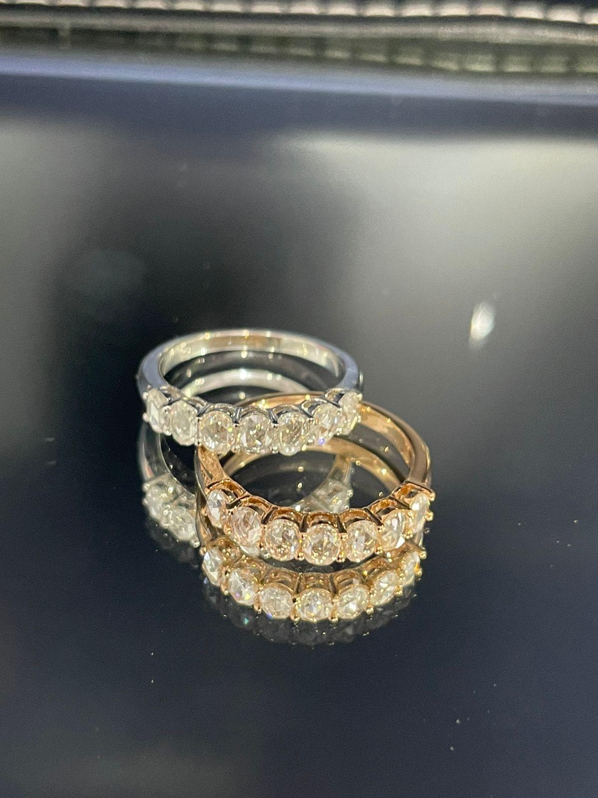 PANIM Bague à anneau en or blanc 18 carats et or rose avec diamants ovales de taille rose en vente 1