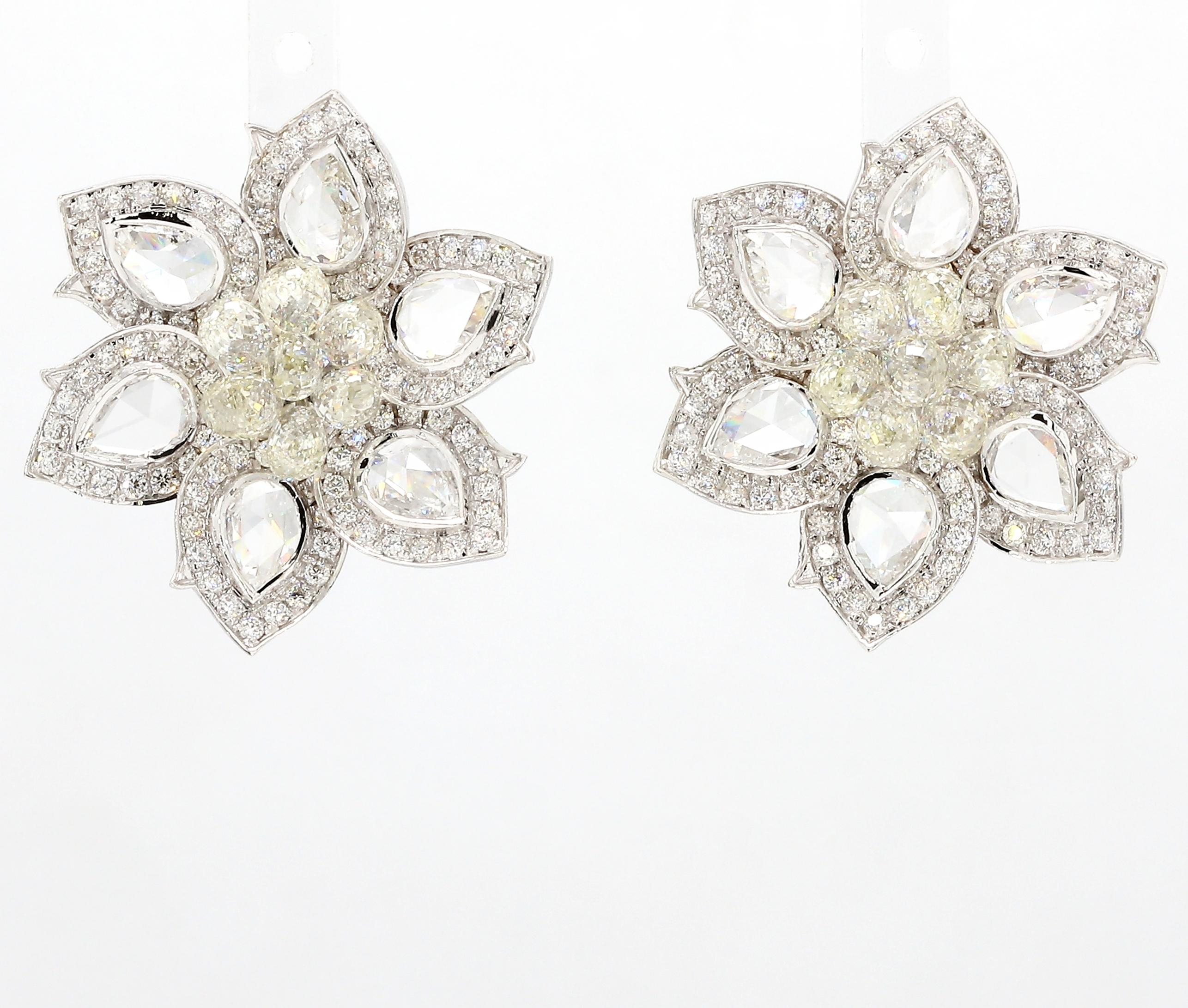 Contemporain PANIM Boucles d'oreilles à fleurs en or blanc 18 carats avec diamants taille rose et briolette en vente