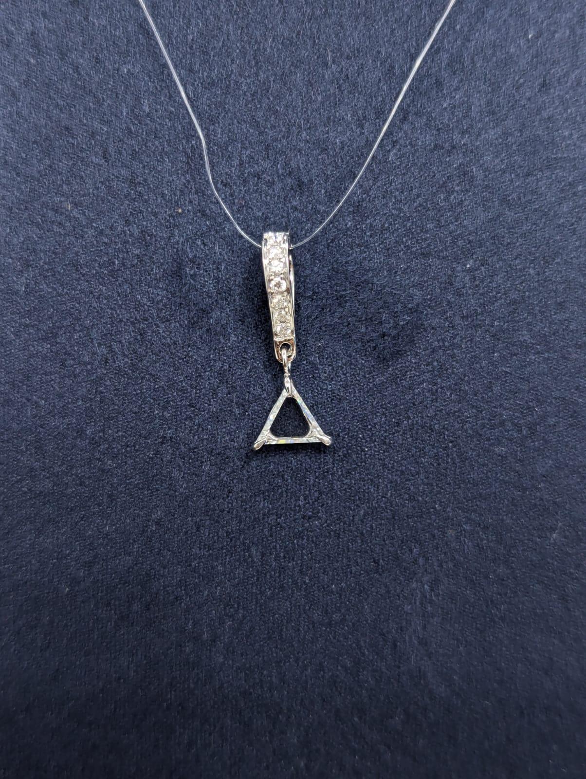 PANIM Triangle Portrait cut Diamond Pendent in 18K White Gold In New Condition For Sale In Tsim Sha Tsui, Hong Kong