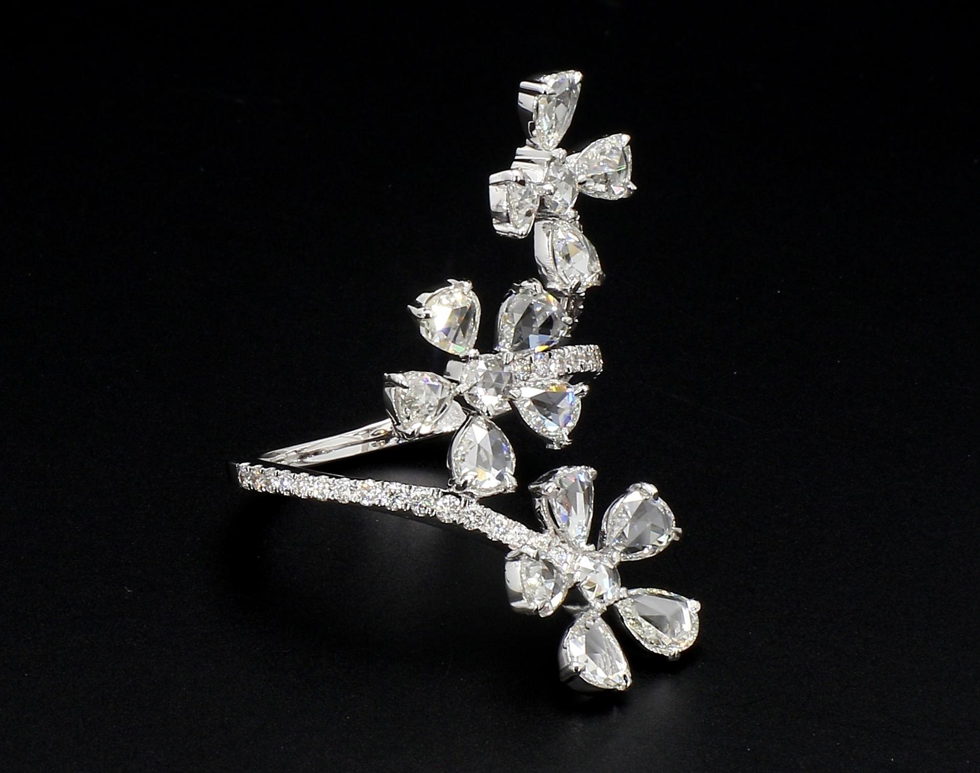 PANIM Trio Floral Ring with Diamond Rosecut in 18 Karat White Gold In New Condition For Sale In Tsim Sha Tsui, Hong Kong