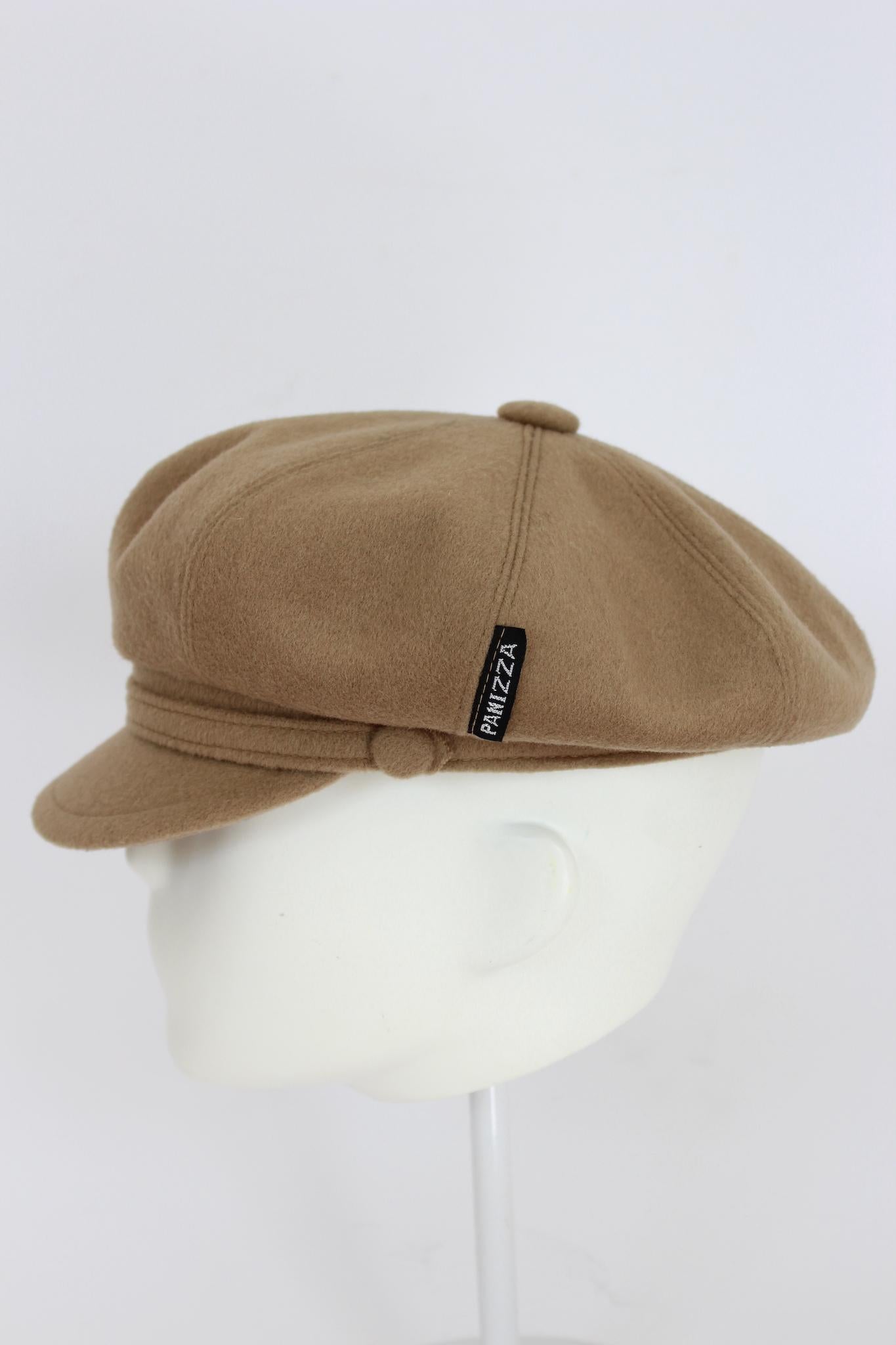 Panizza 80s vintage flat hat. Beige color in wool, soft model with rigid band around the head. Made in Italy.

Size: 57

Circumference: 57 cm
Height: 10 cm