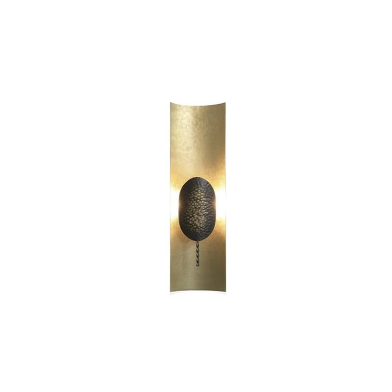 Contemporary Panji Wall Light with Hammered Brass Finish With Matte Varnish by Brabbu For Sale