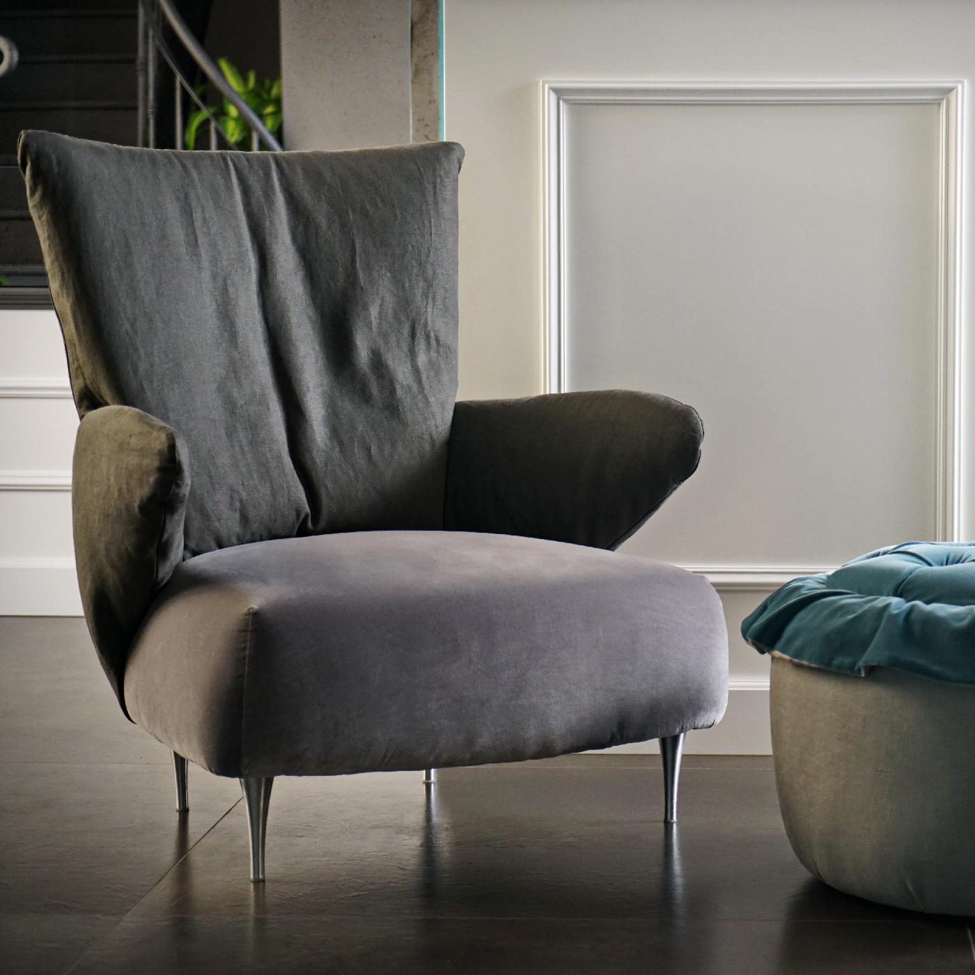 Soft and sweeping, Pank leans into style. It’s curved back and arms welcome you in, while the structure is a modern take on a classic liberty shape. As the nights draw in, Pank will be waiting for you – curl up in this cozy accent chair