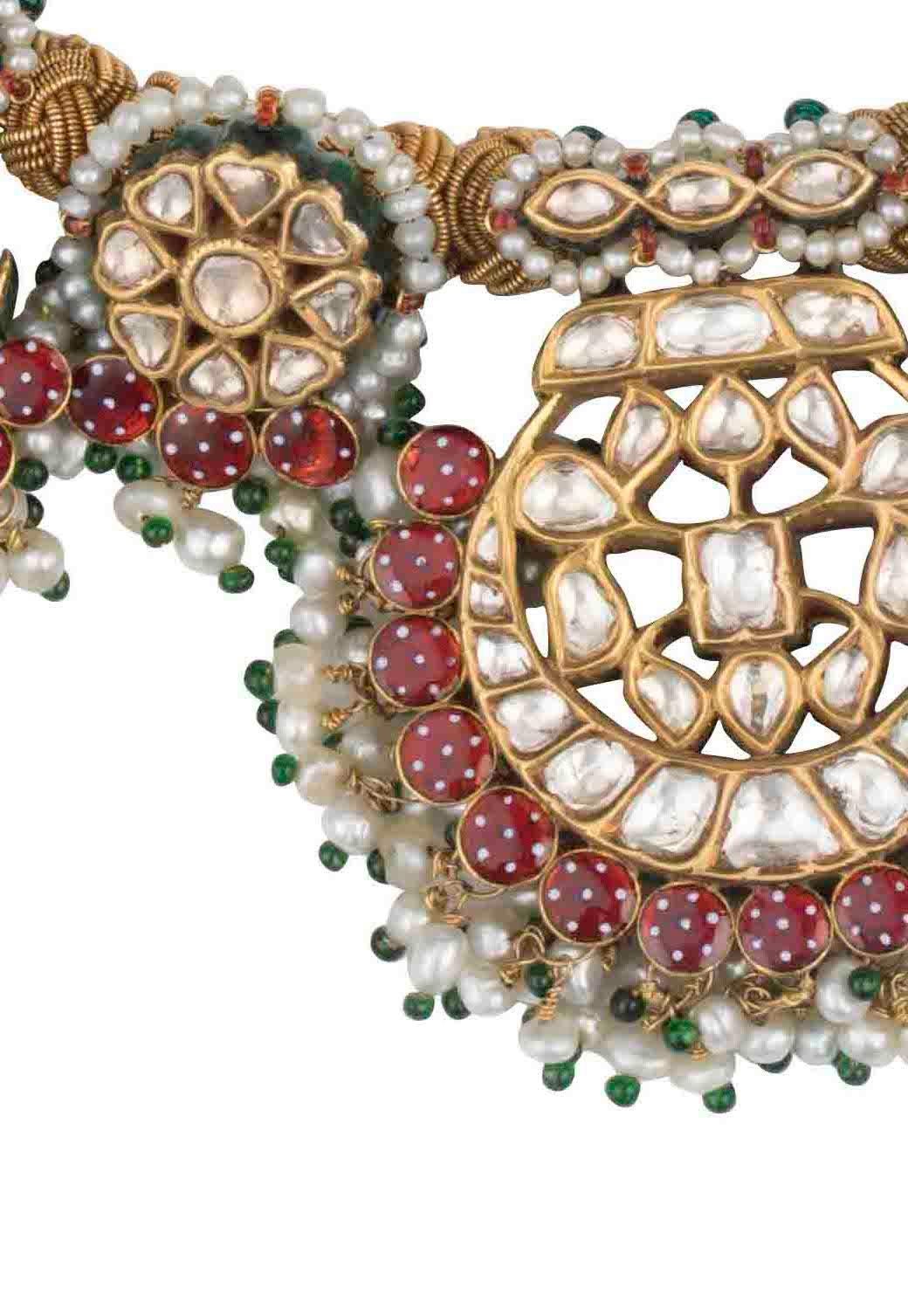 Pankhi Fächerhalskette aus 22 Karat Gold, ungeschliffene Diamanten, natürliche Perlen, Smaragde und Rubine (Ungeschliffen) im Angebot
