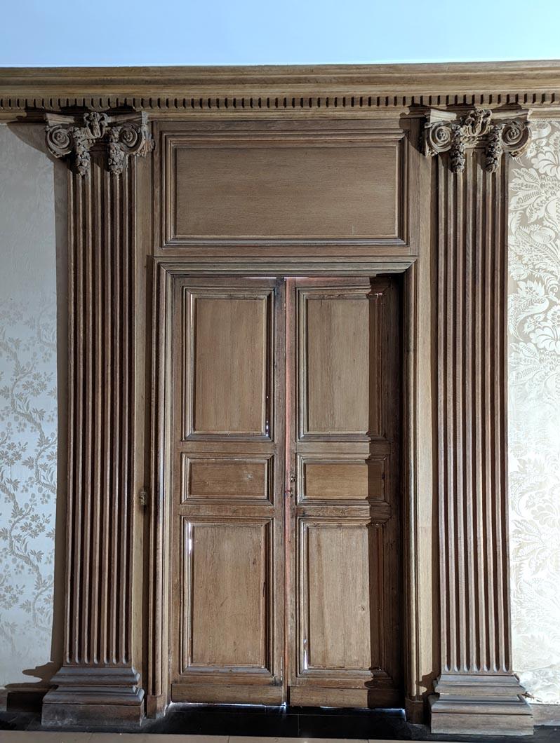 Fino al XVIII secolo Set di pilastri ionici in Oak Oak intagliato, 18° secolo in vendita